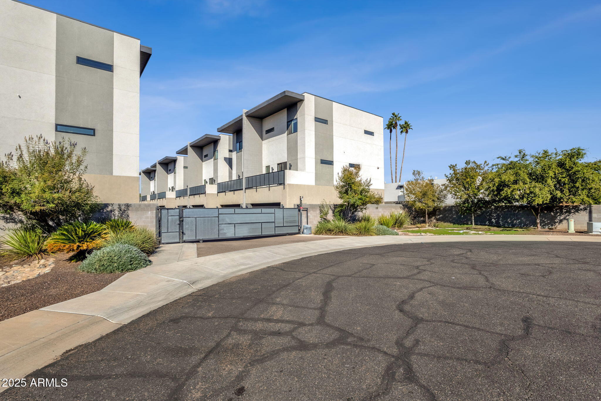 2727 E THOMAS Road E, 9