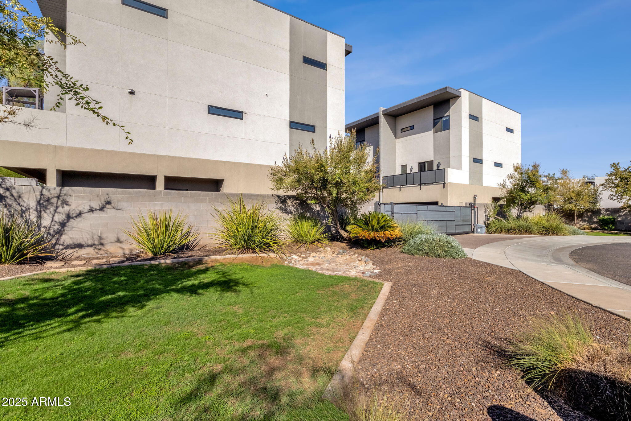 2727 E THOMAS Road E, 9