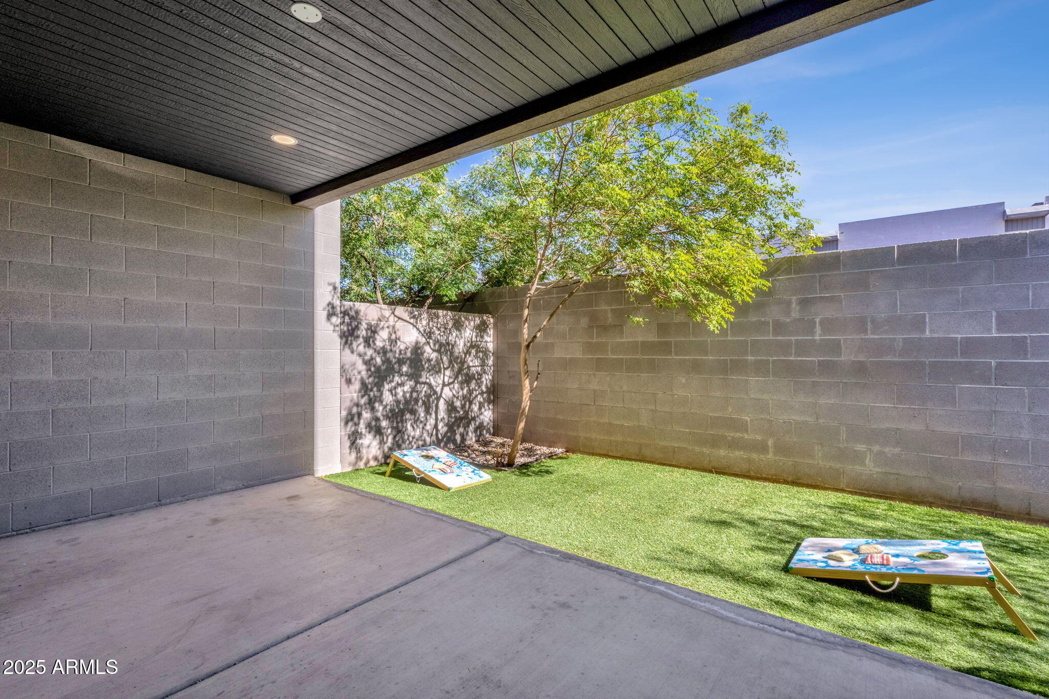 2727 E THOMAS Road E, 9