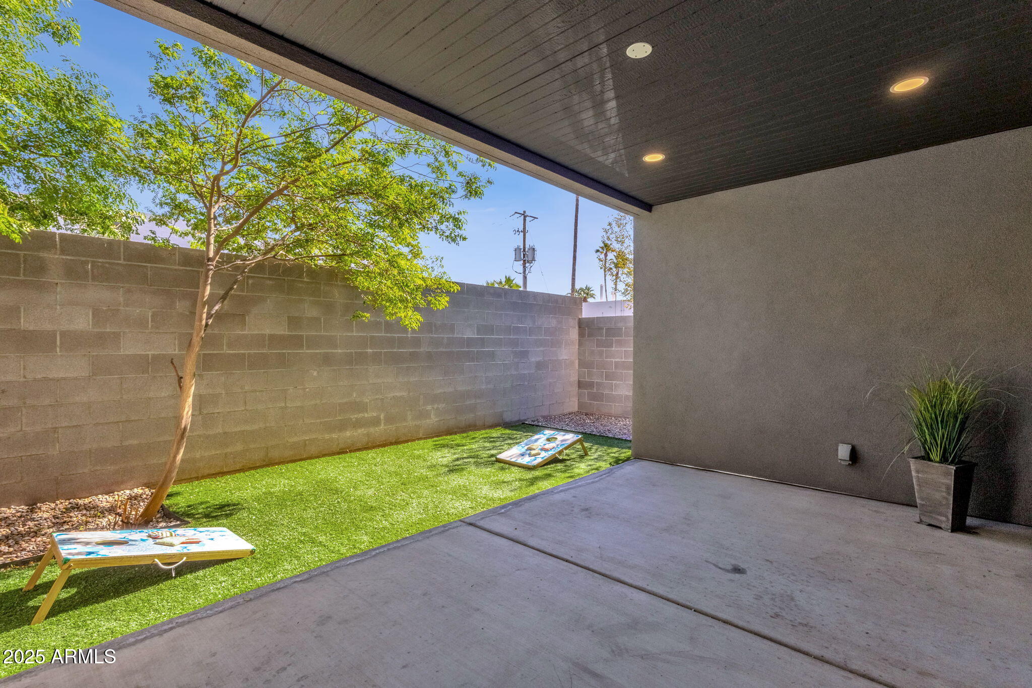 2727 E THOMAS Road E, 9