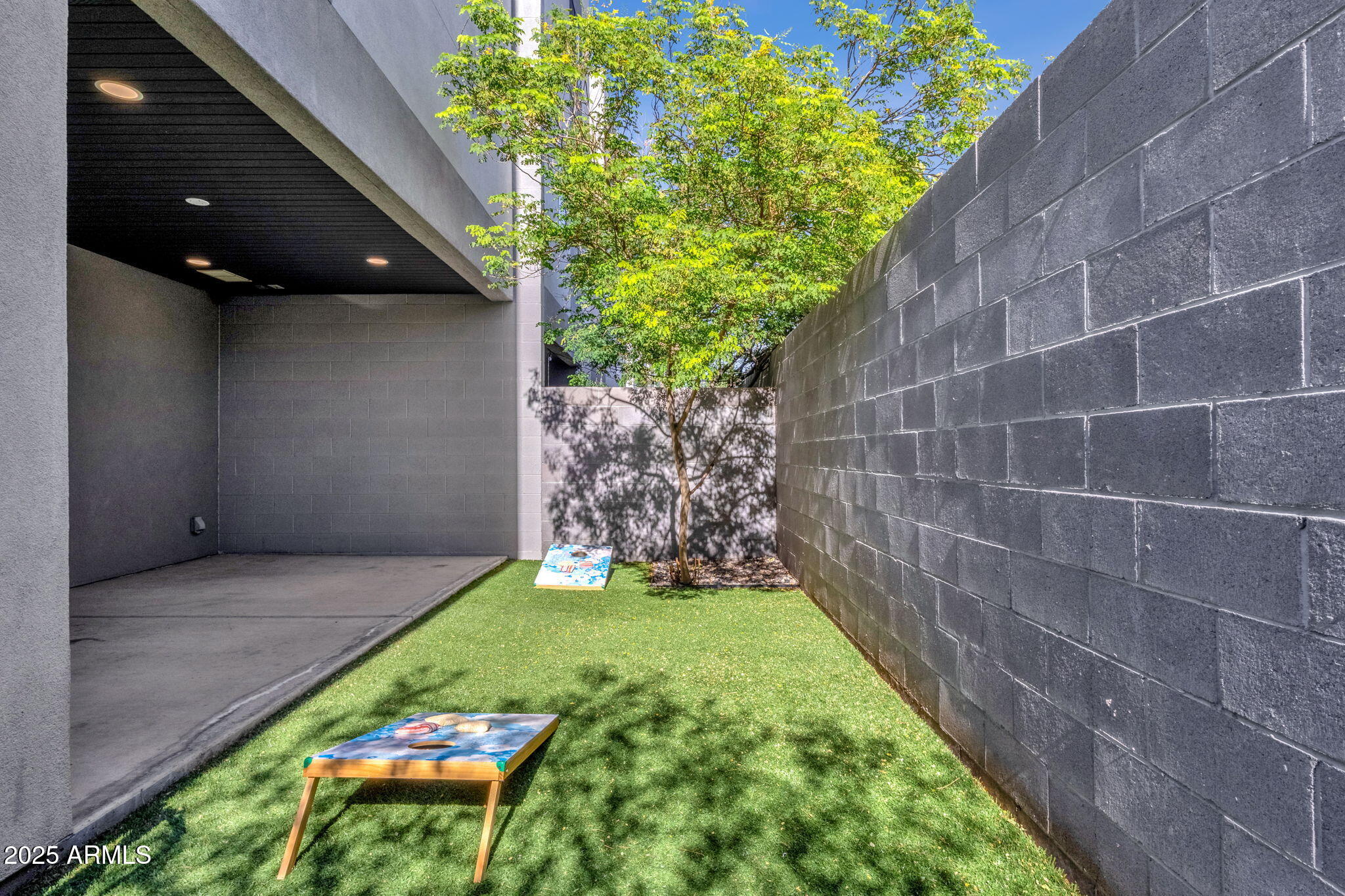 2727 E THOMAS Road E, 9