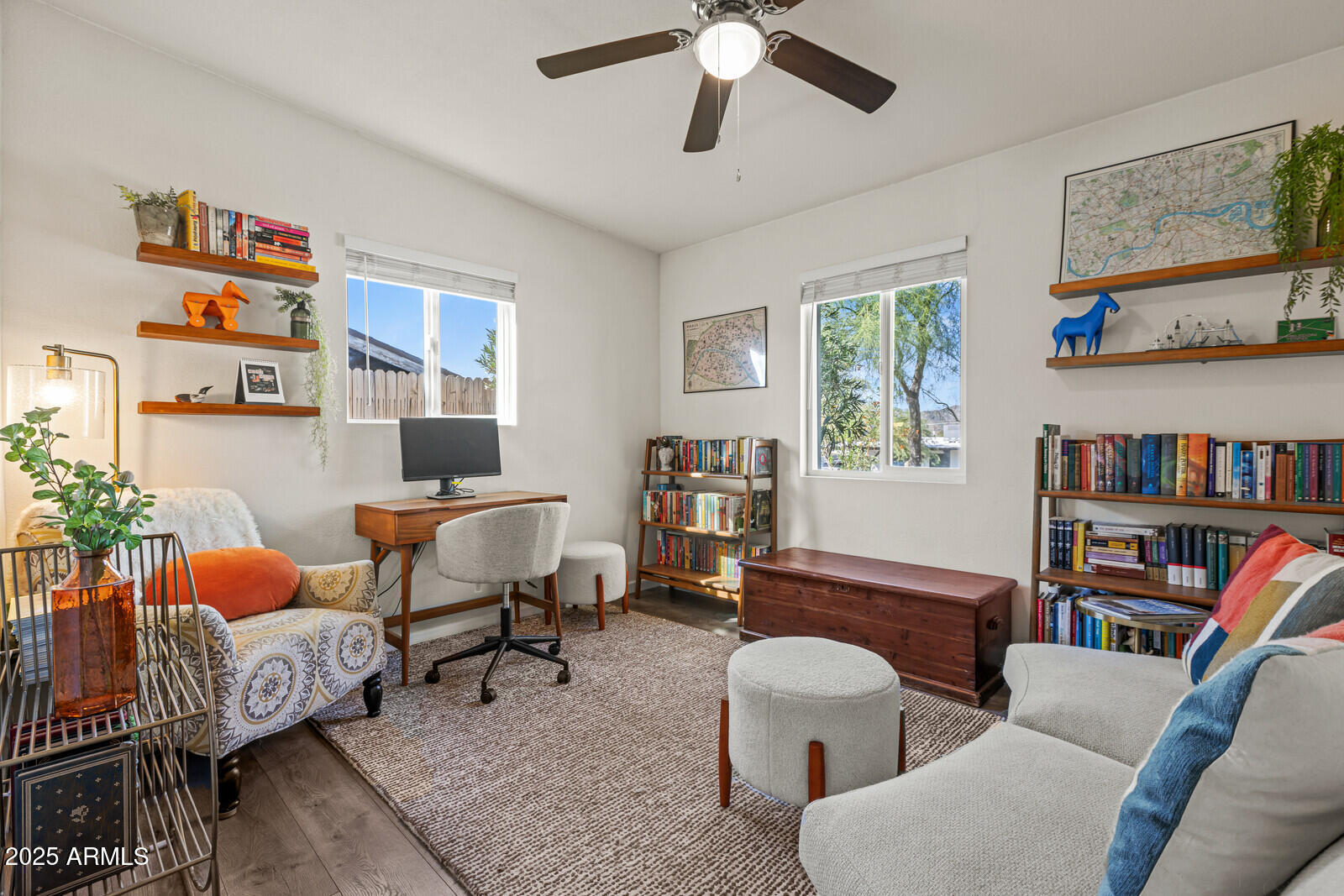 1515 E SUNNYSLOPE Lane