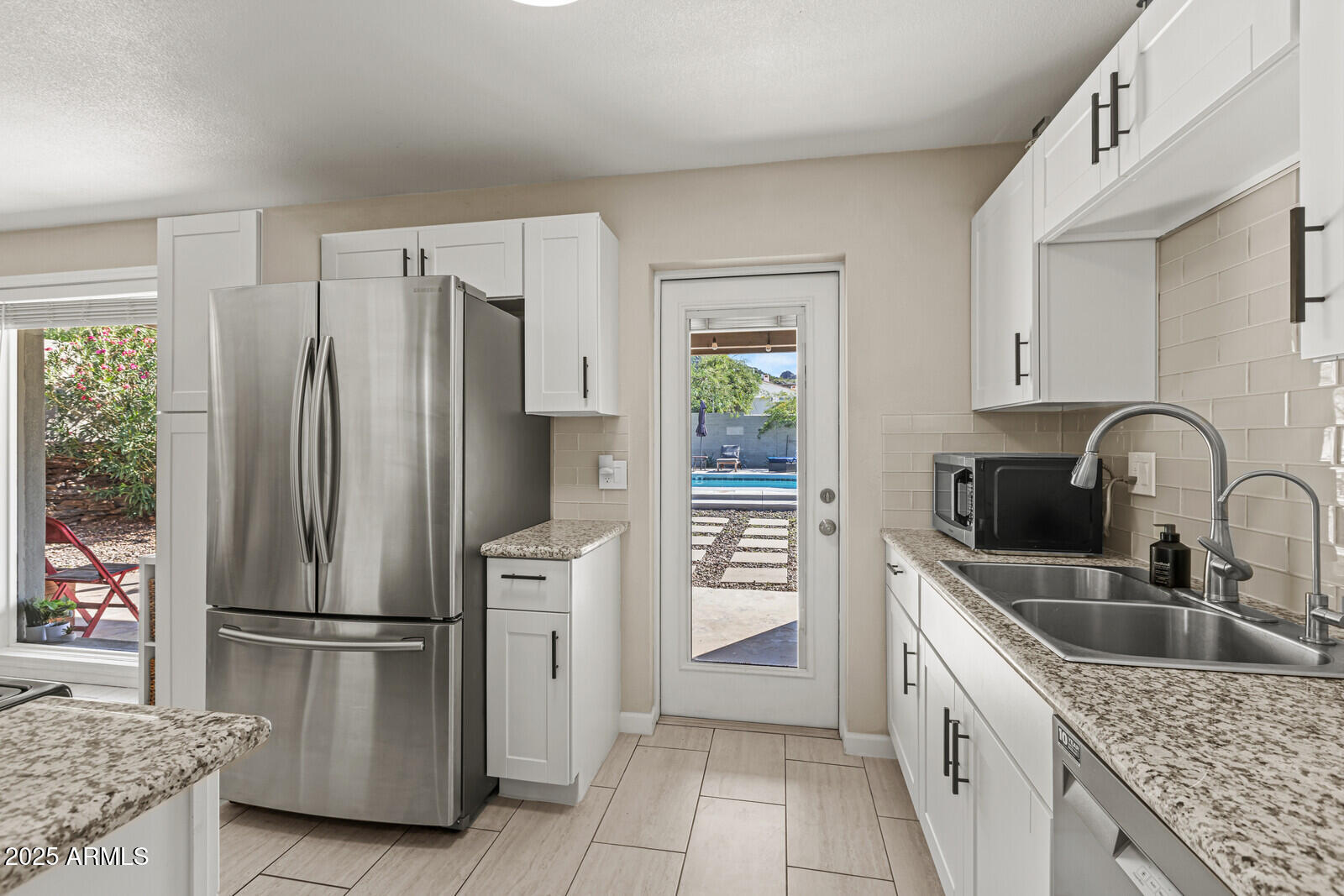 1515 E SUNNYSLOPE Lane