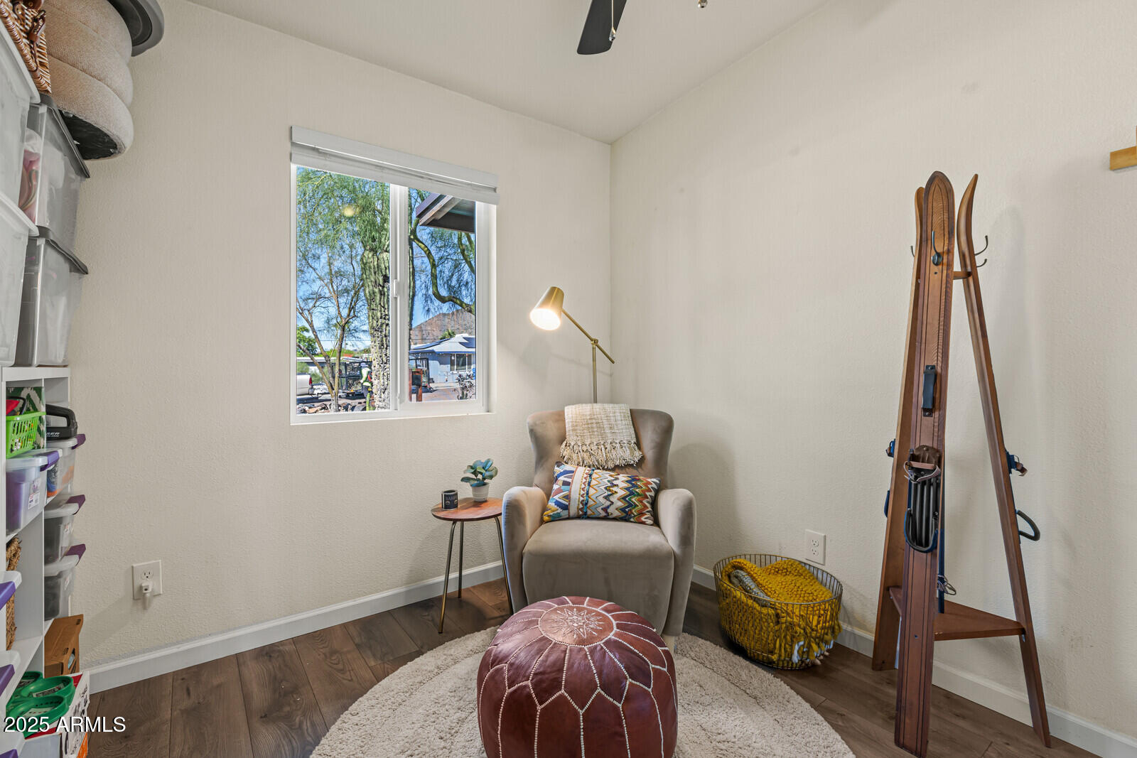 1515 E SUNNYSLOPE Lane