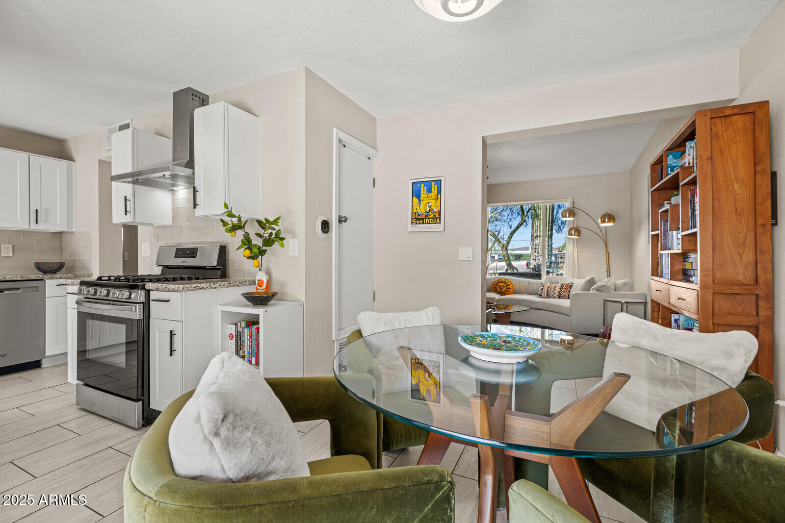 1515 E SUNNYSLOPE Lane