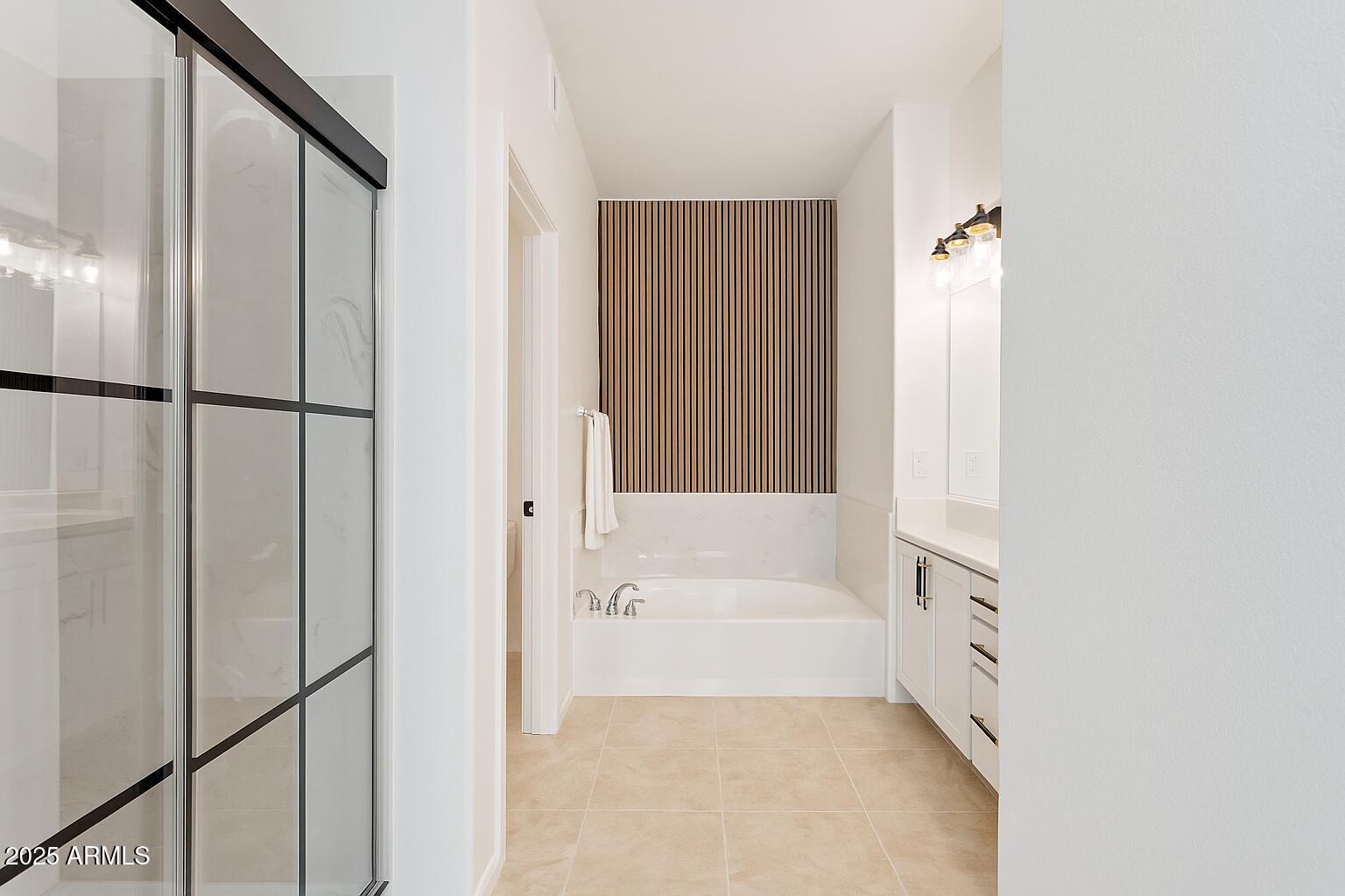 6605 N 93RD Avenue, 1077