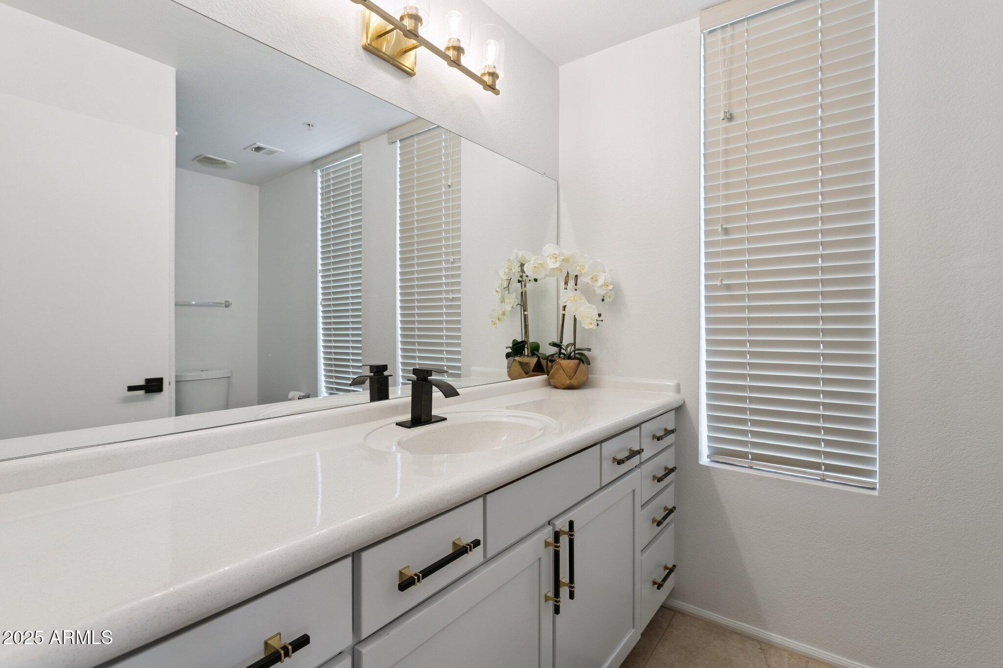 6605 N 93RD Avenue, 1077