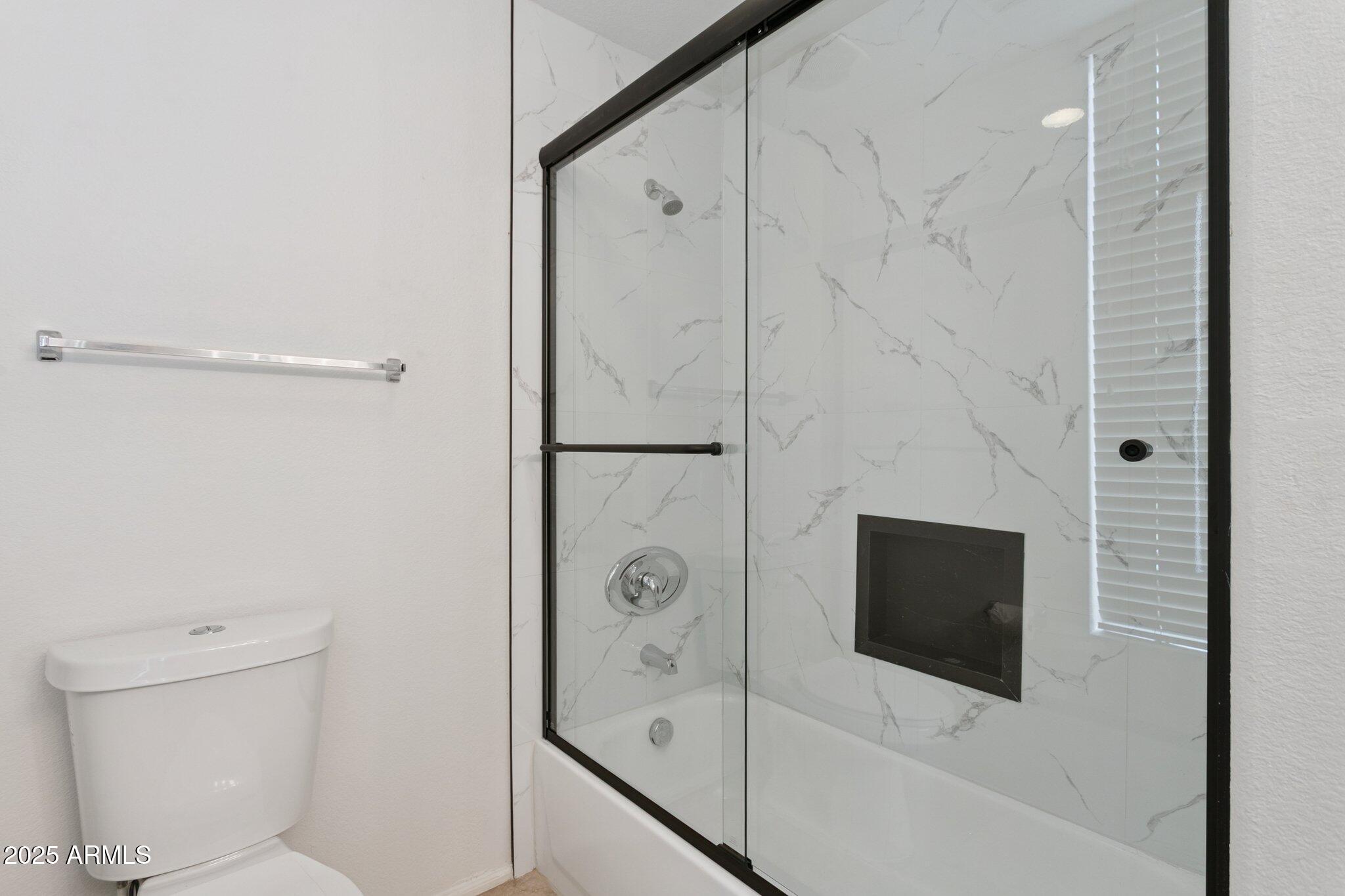 6605 N 93RD Avenue, 1077