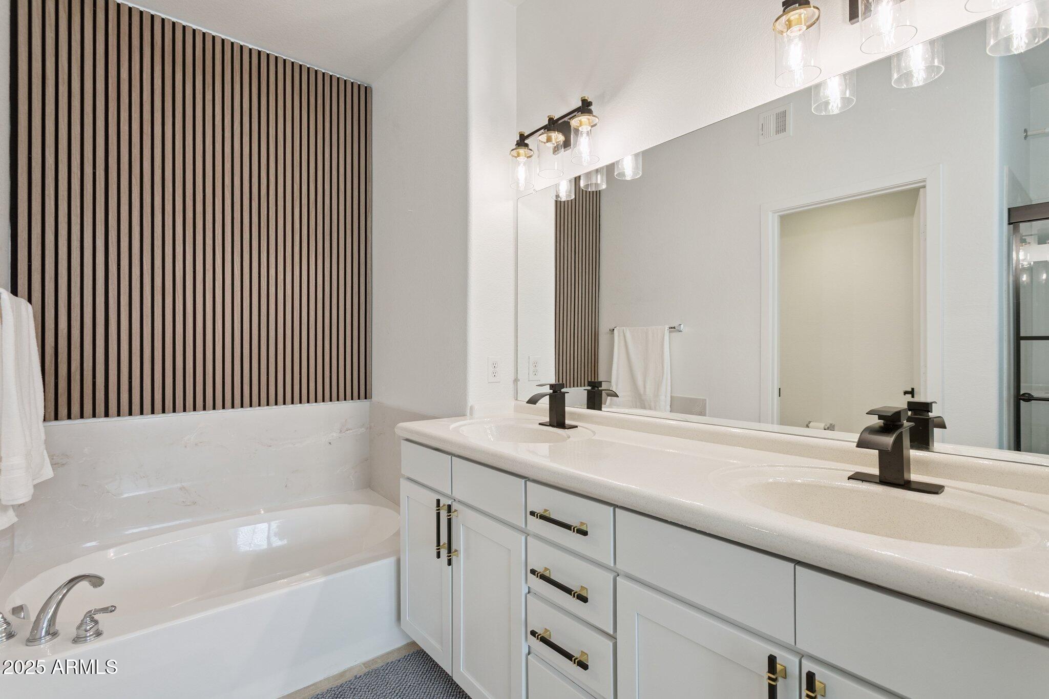 6605 N 93RD Avenue, 1077