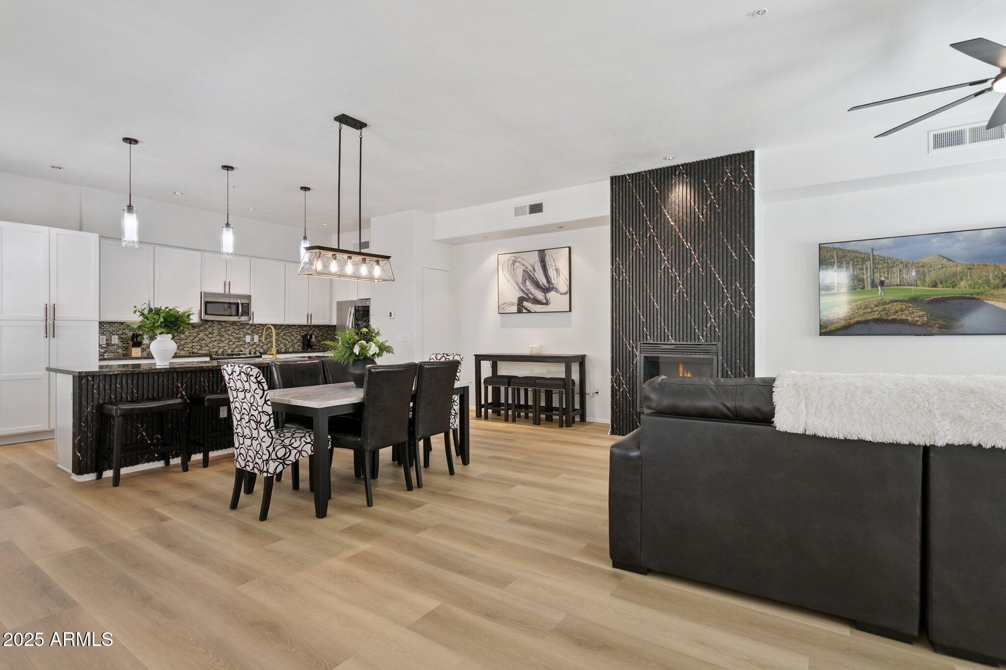 6605 N 93RD Avenue, 1077