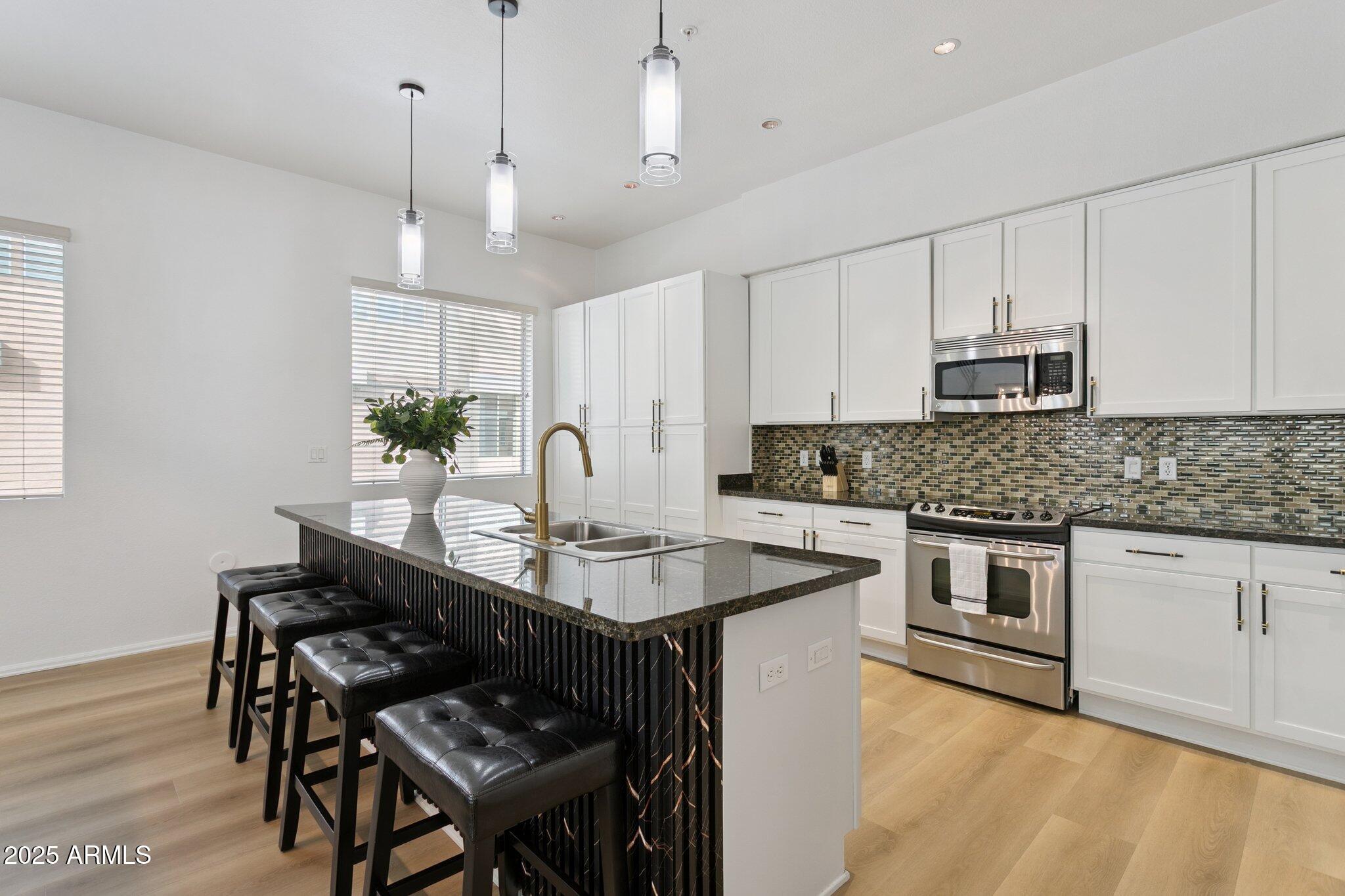 6605 N 93RD Avenue, 1077