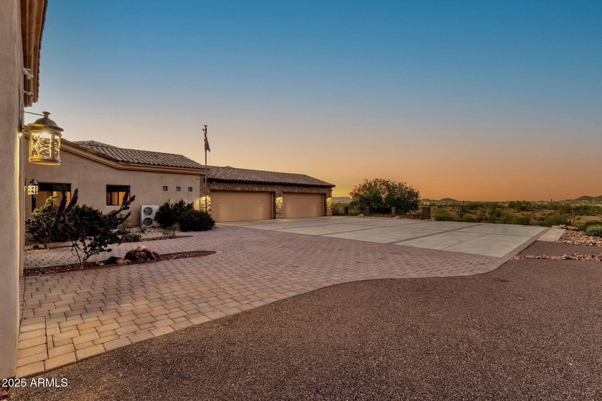 1537 W BUTTE CREEK Boulevard