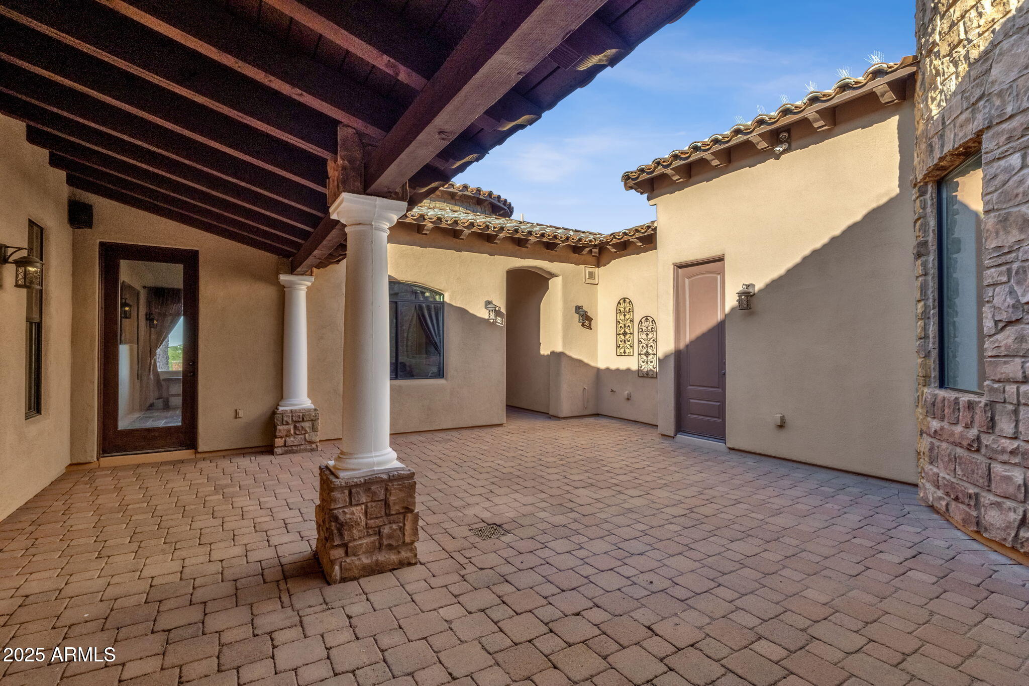 1537 W BUTTE CREEK Boulevard