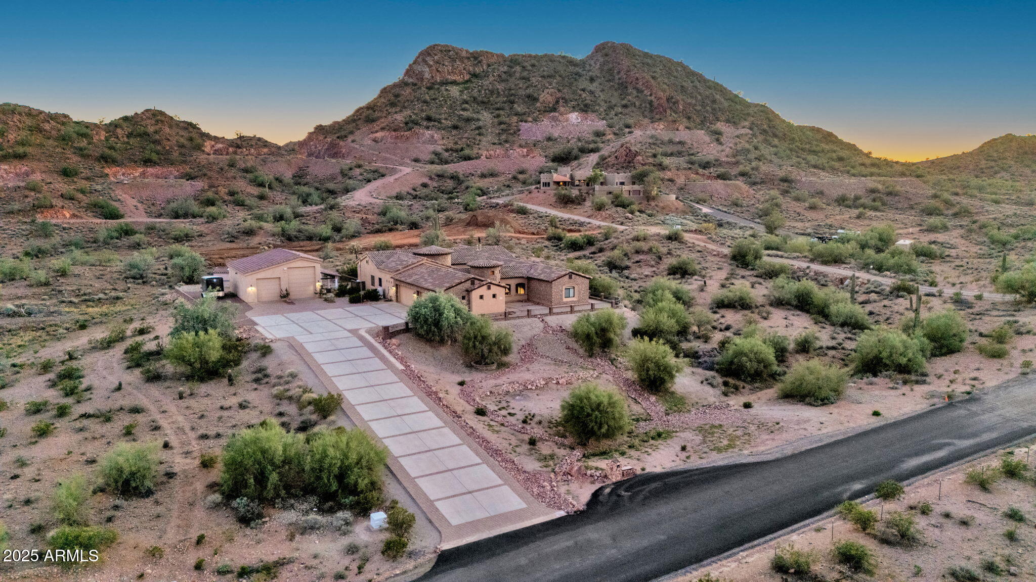 1537 W BUTTE CREEK Boulevard