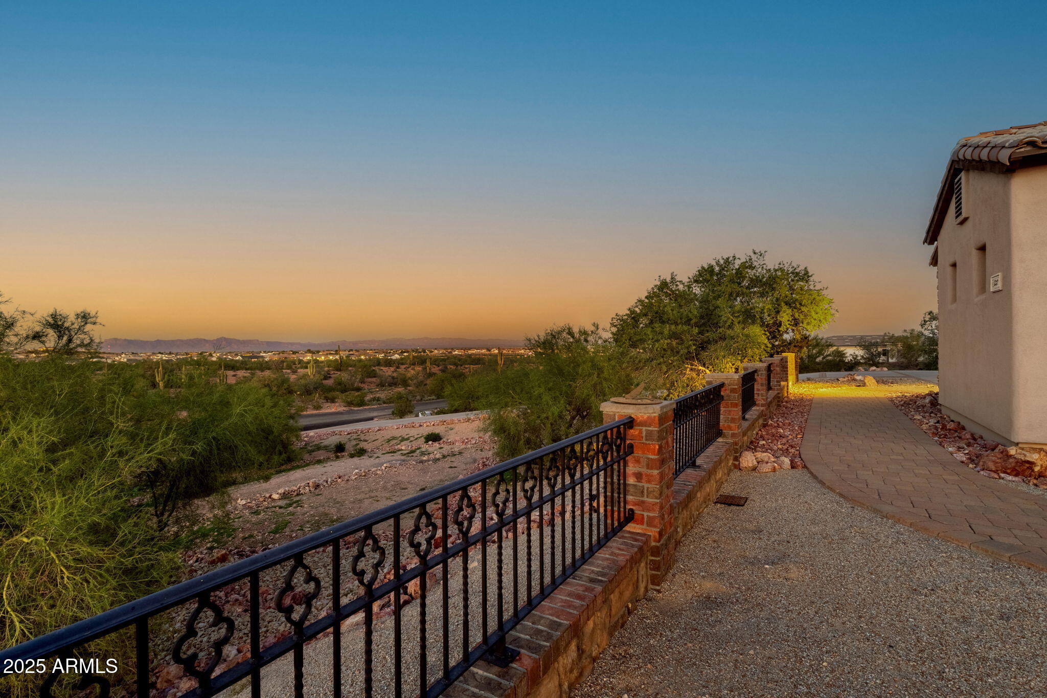 1537 W BUTTE CREEK Boulevard