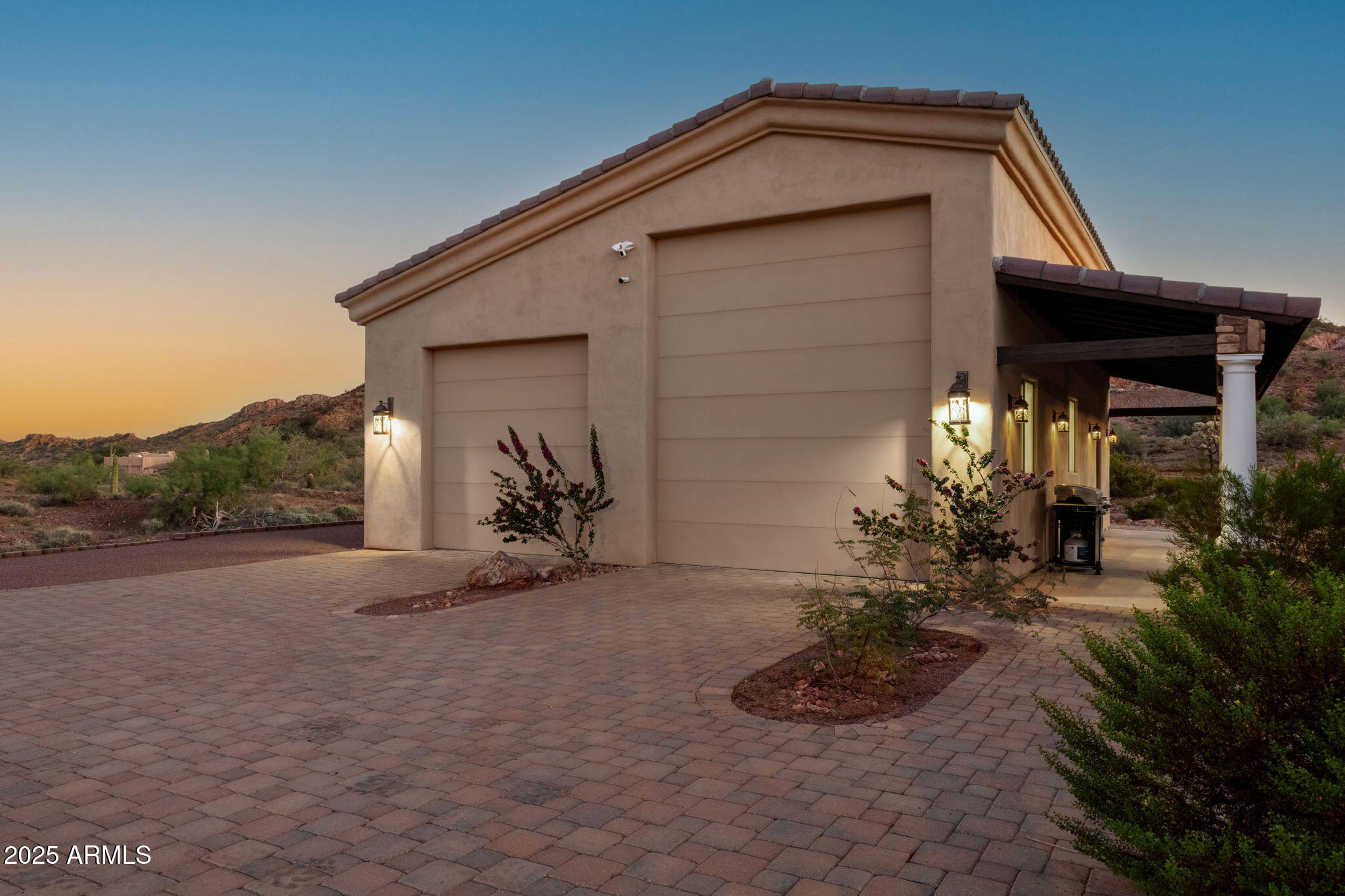 1537 W BUTTE CREEK Boulevard