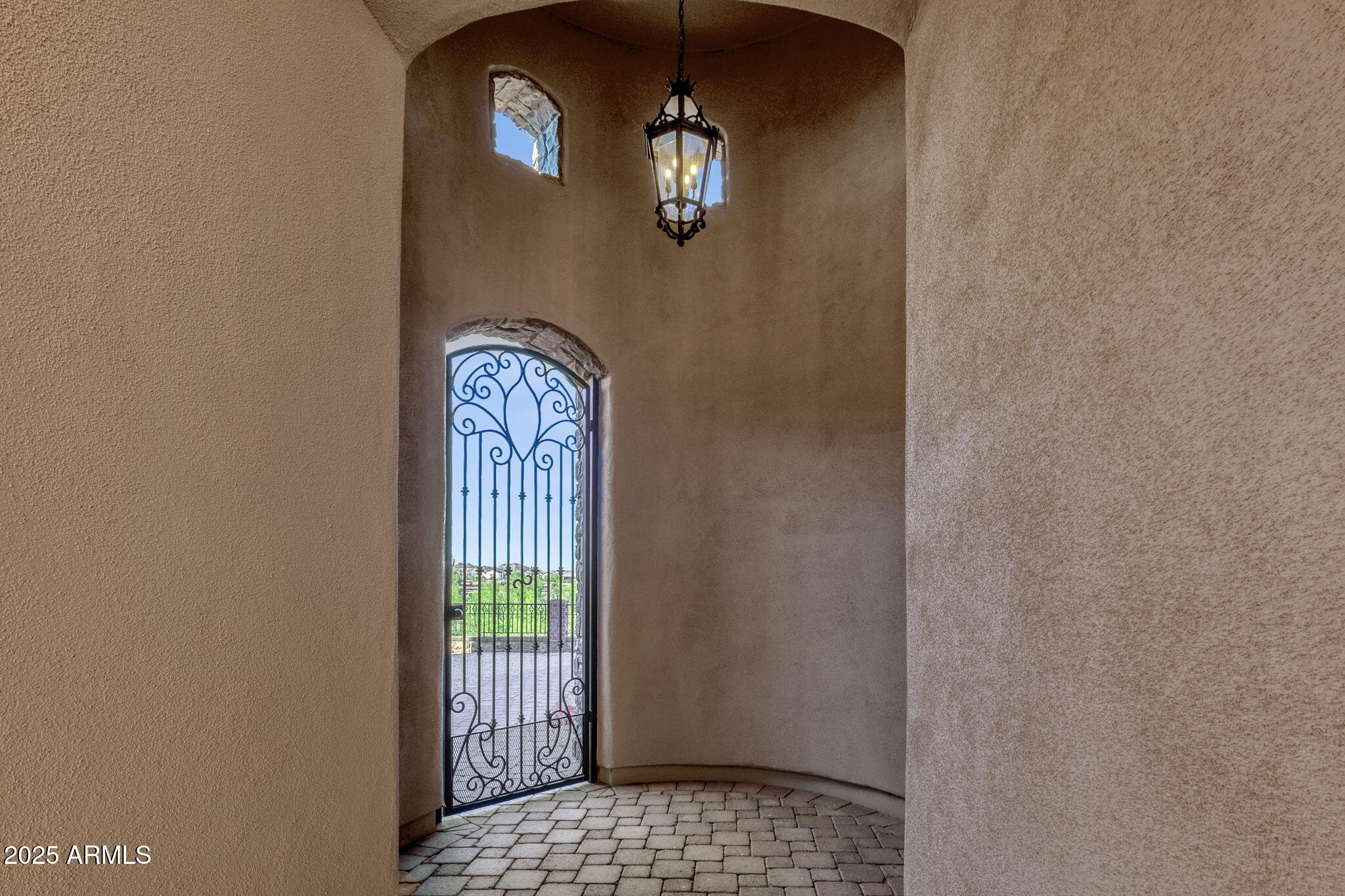 1537 W BUTTE CREEK Boulevard