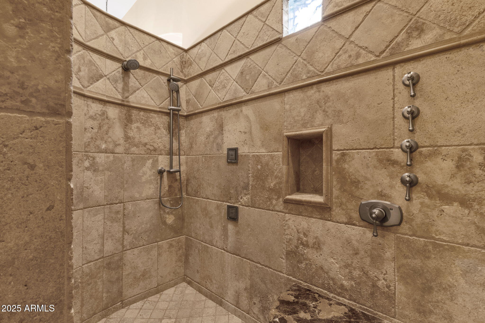 1537 W BUTTE CREEK Boulevard