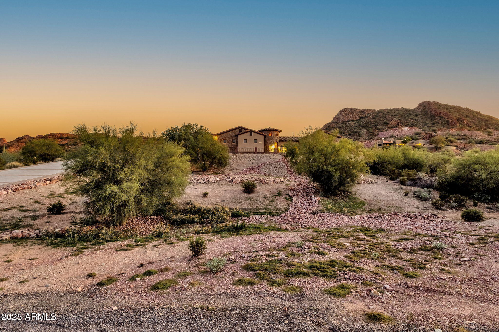 1537 W BUTTE CREEK Boulevard