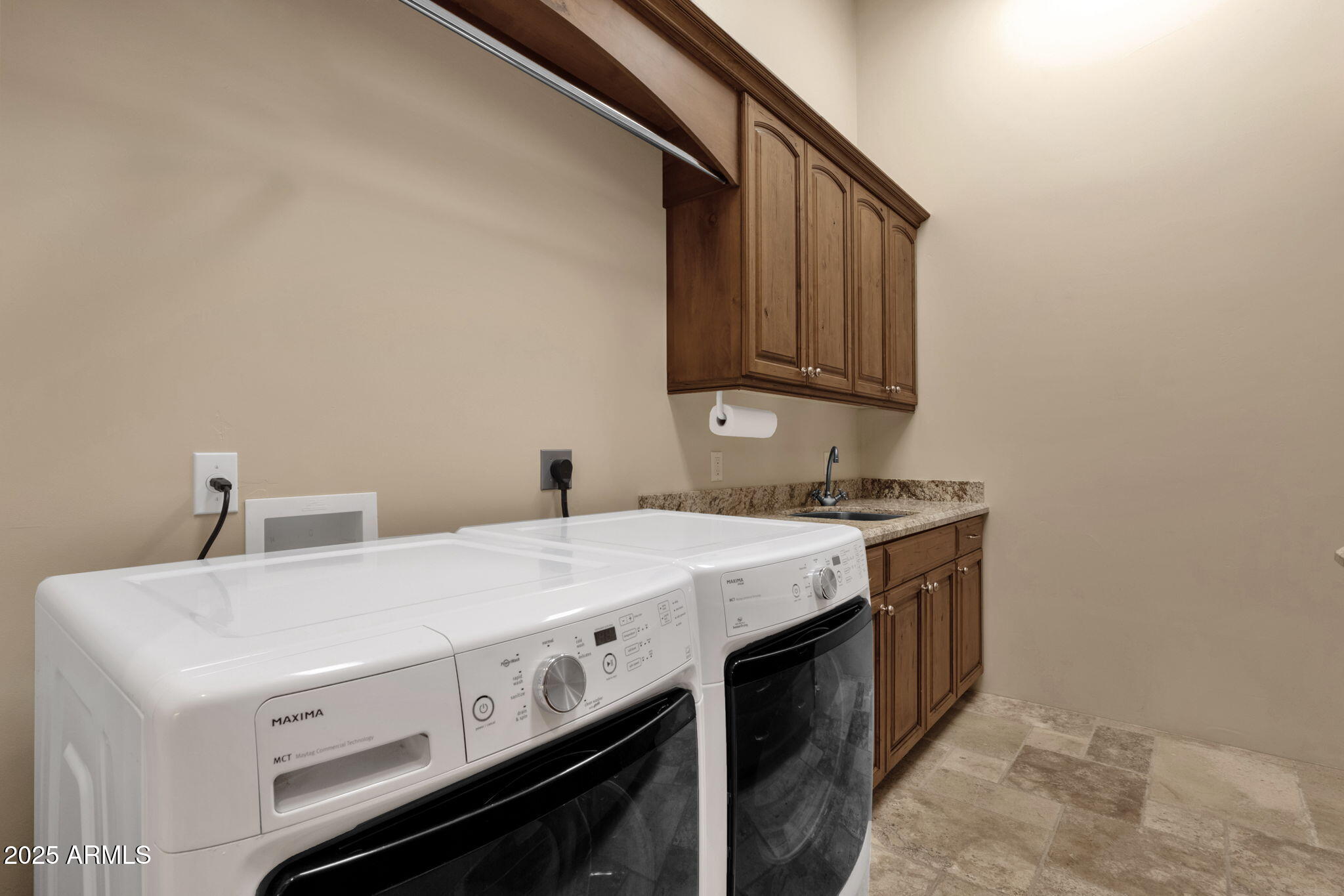 1537 W BUTTE CREEK Boulevard