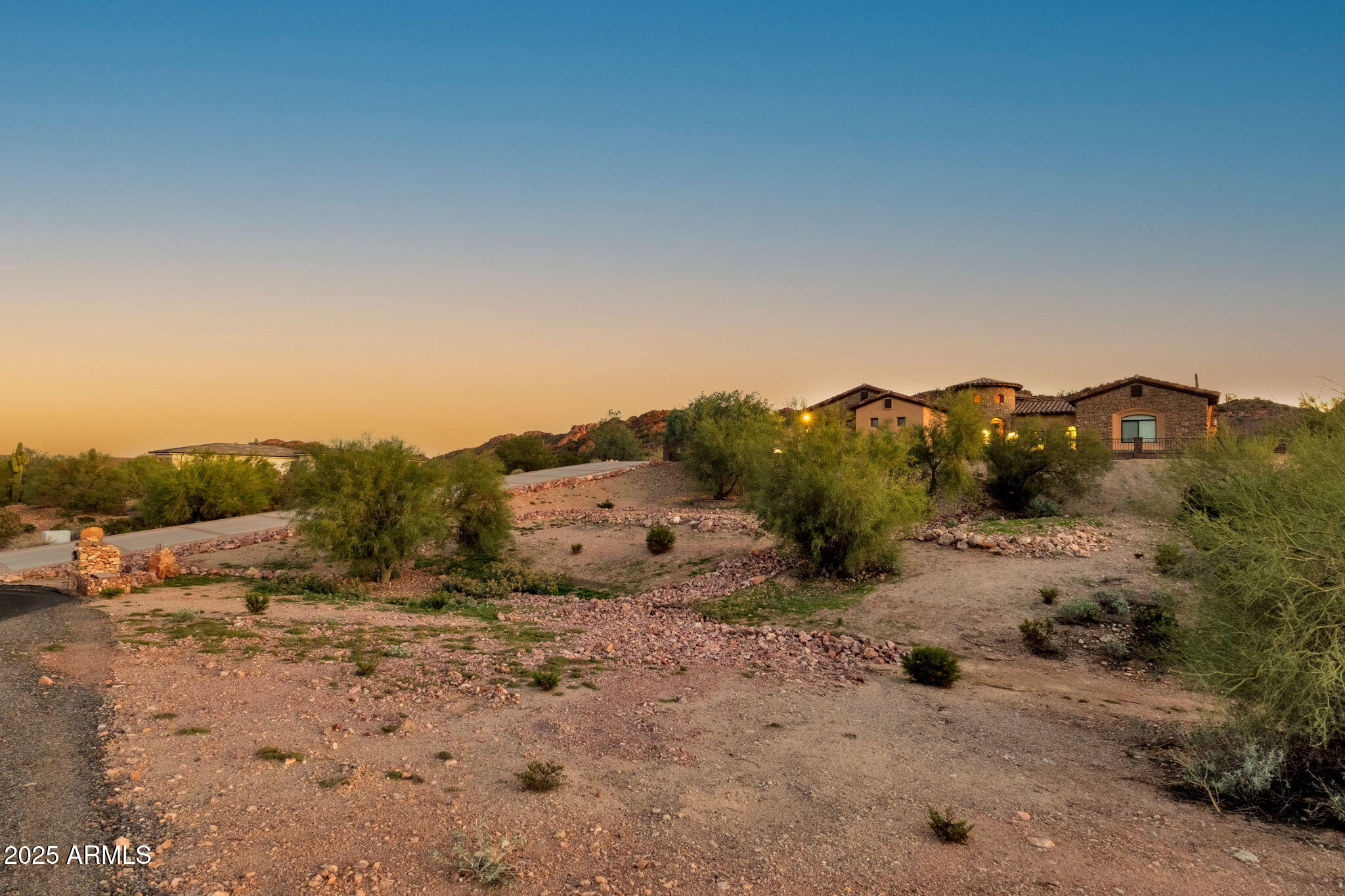 1537 W BUTTE CREEK Boulevard