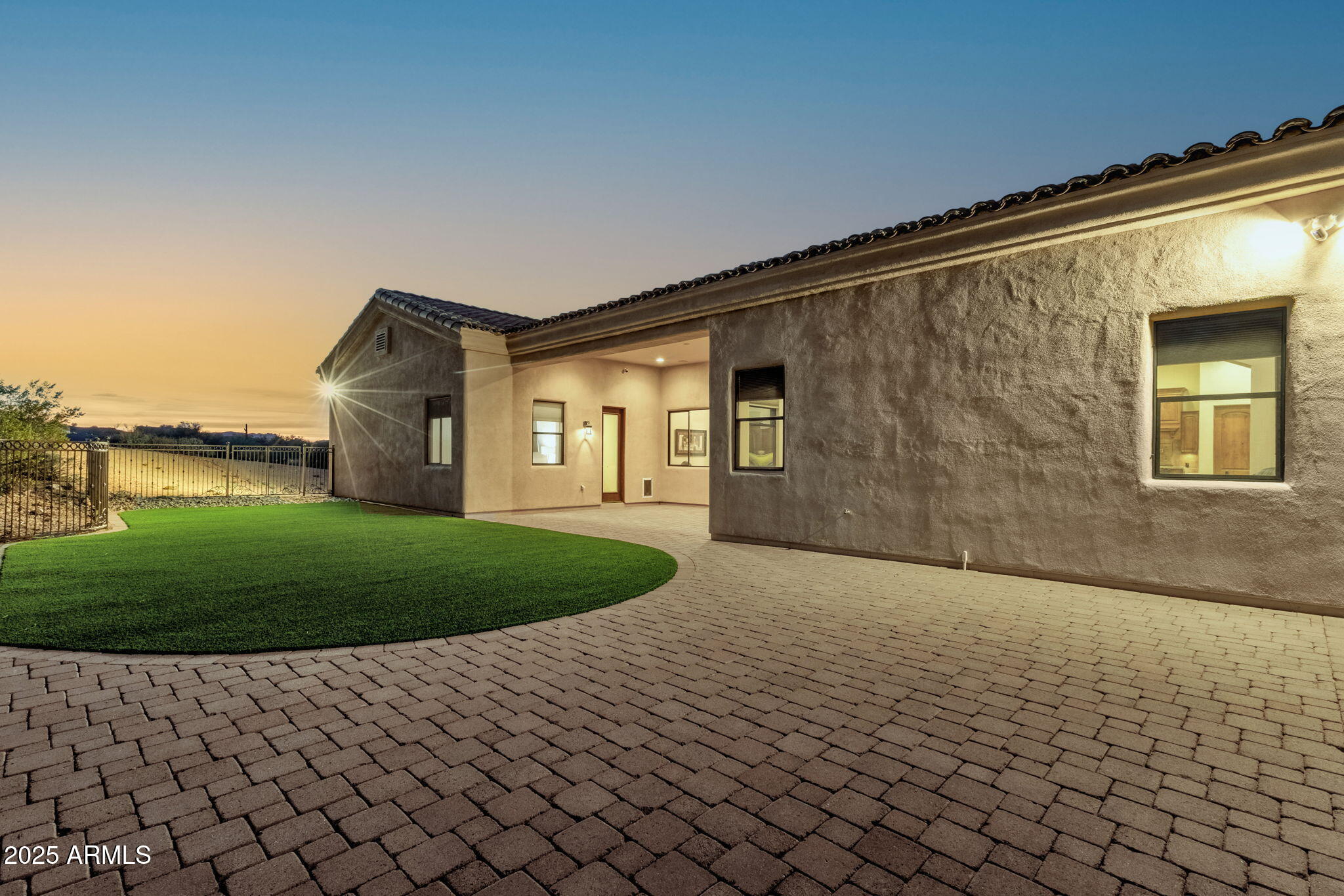 1537 W BUTTE CREEK Boulevard