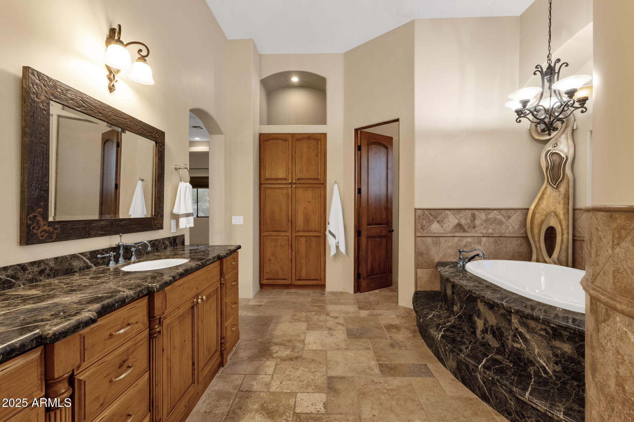 1537 W BUTTE CREEK Boulevard