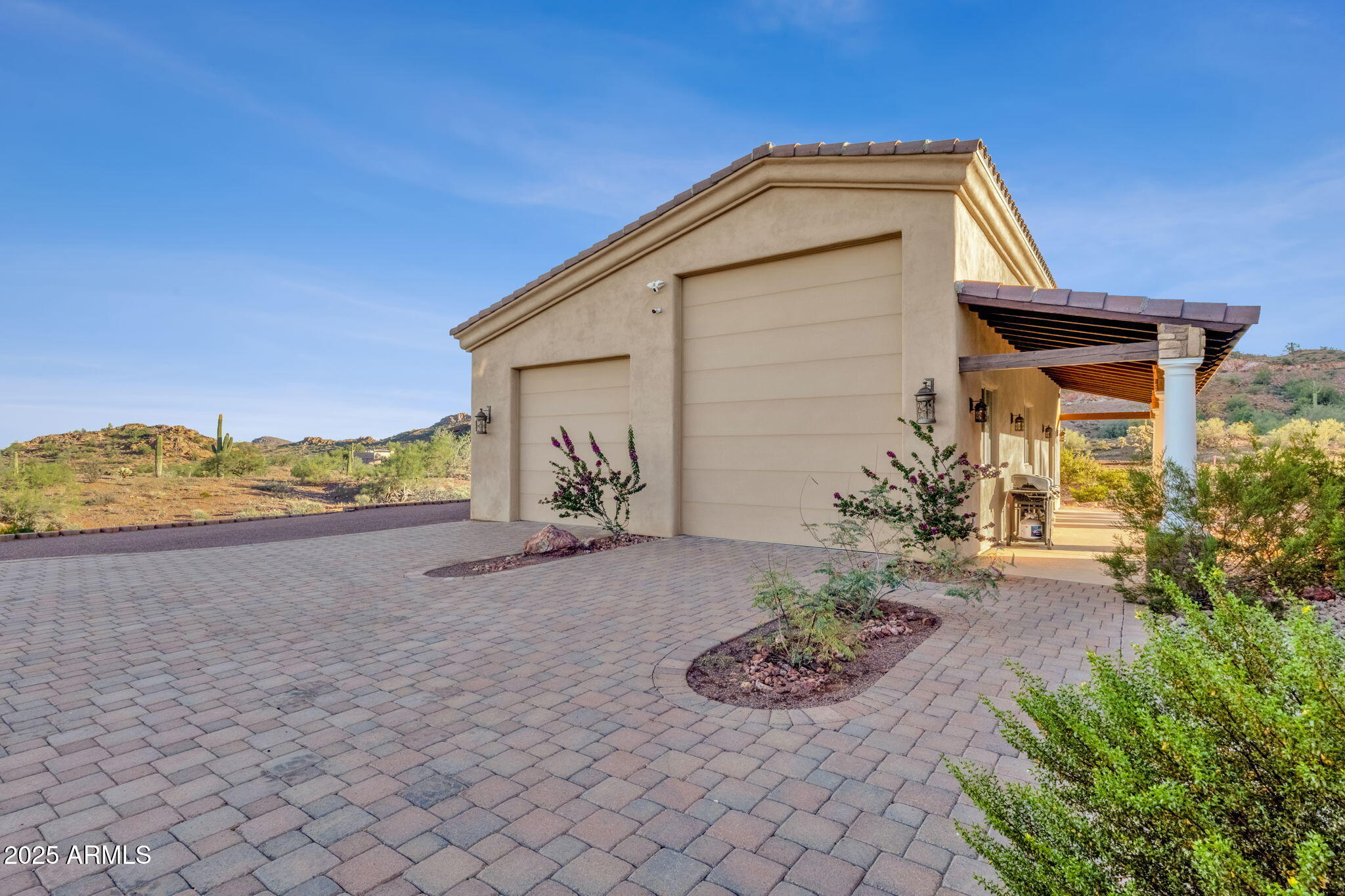 1537 W BUTTE CREEK Boulevard