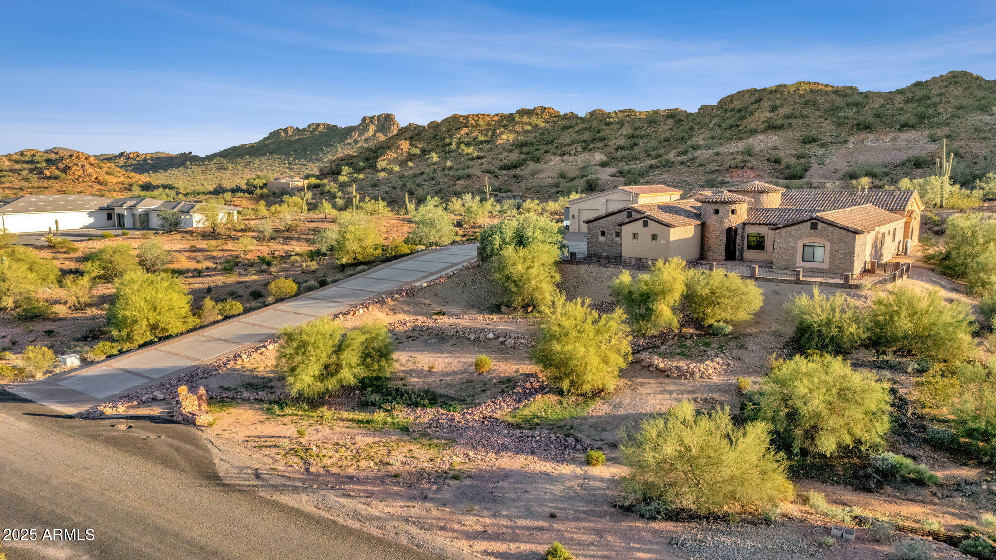 1537 W BUTTE CREEK Boulevard