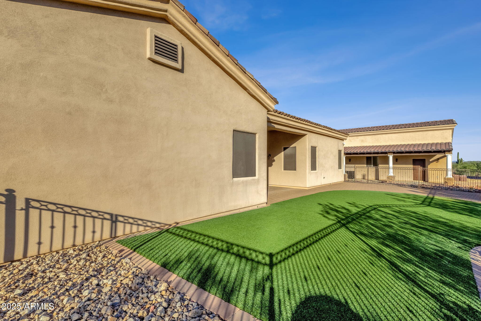 1537 W BUTTE CREEK Boulevard