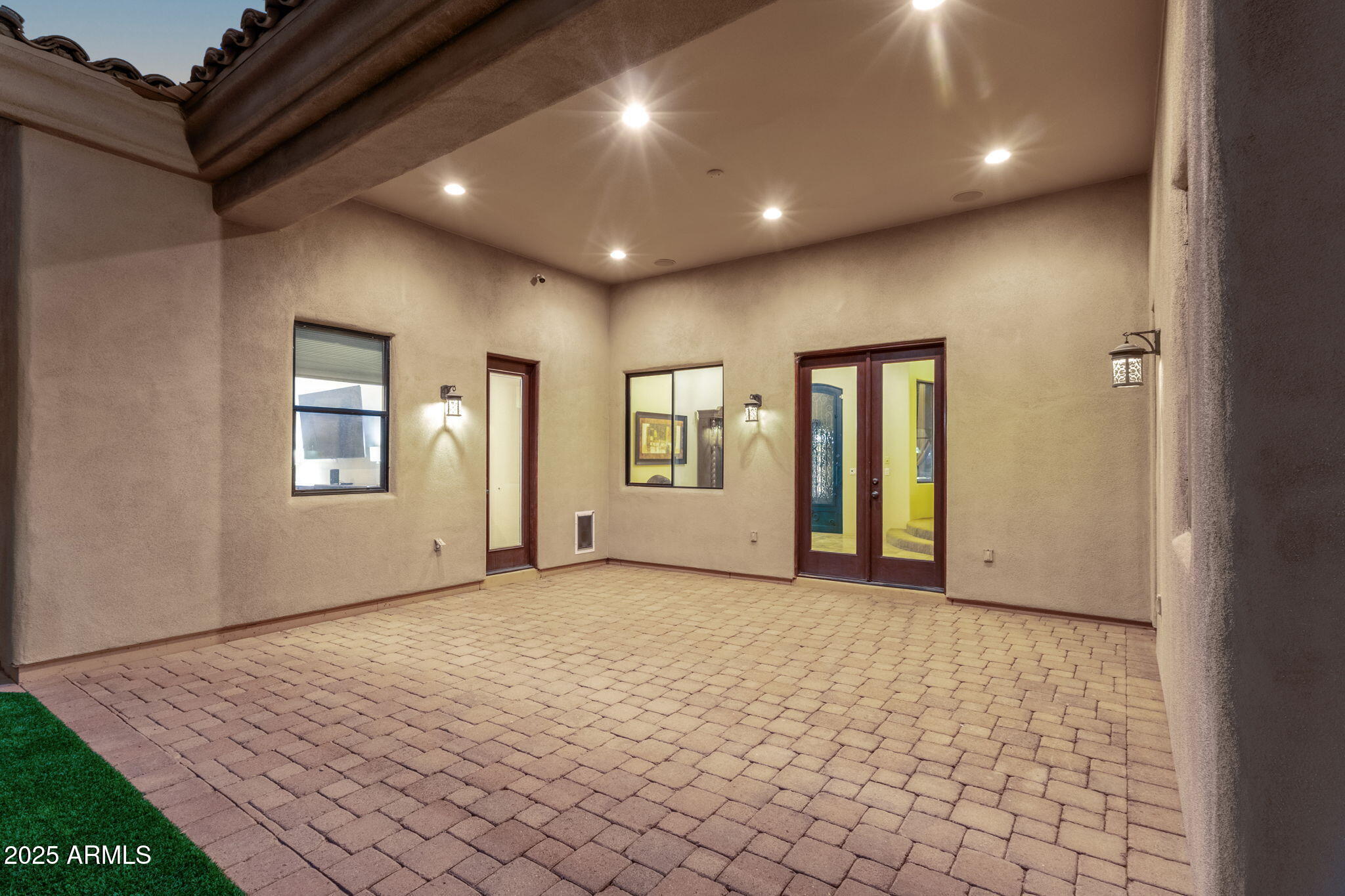 1537 W BUTTE CREEK Boulevard