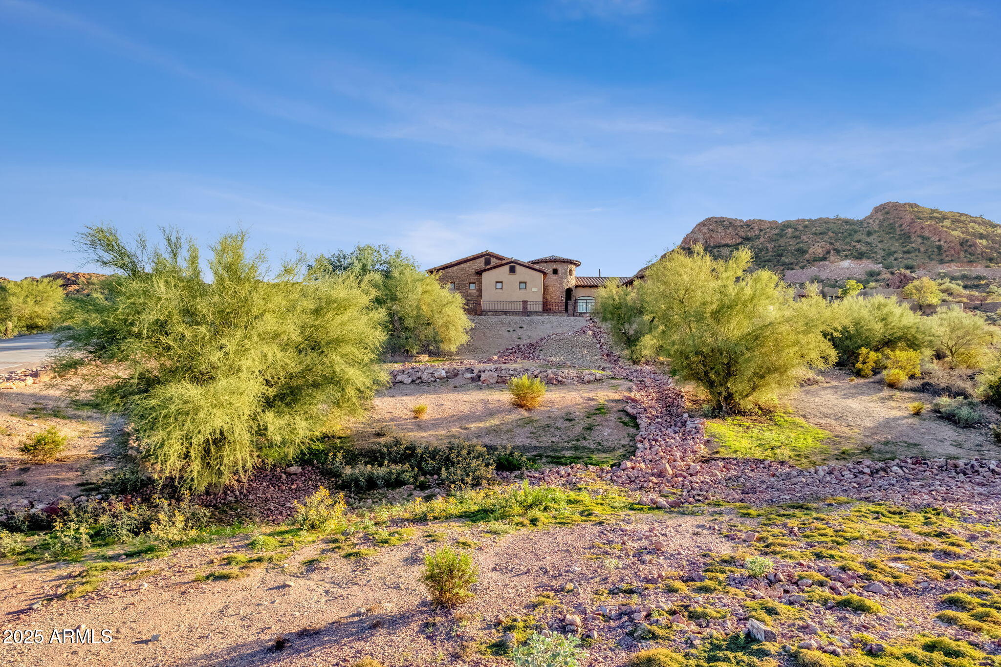 1537 W BUTTE CREEK Boulevard