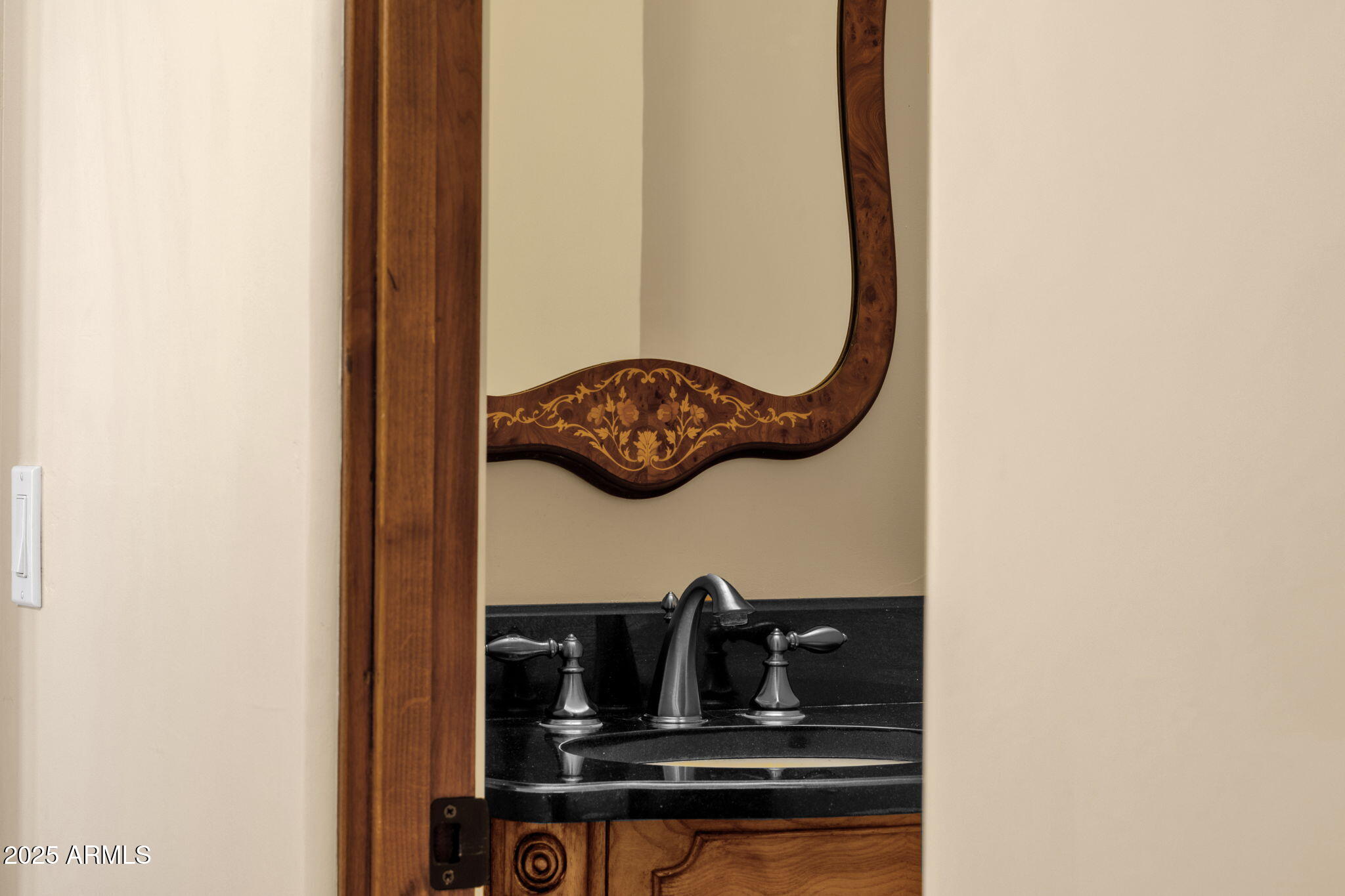 1537 W BUTTE CREEK Boulevard