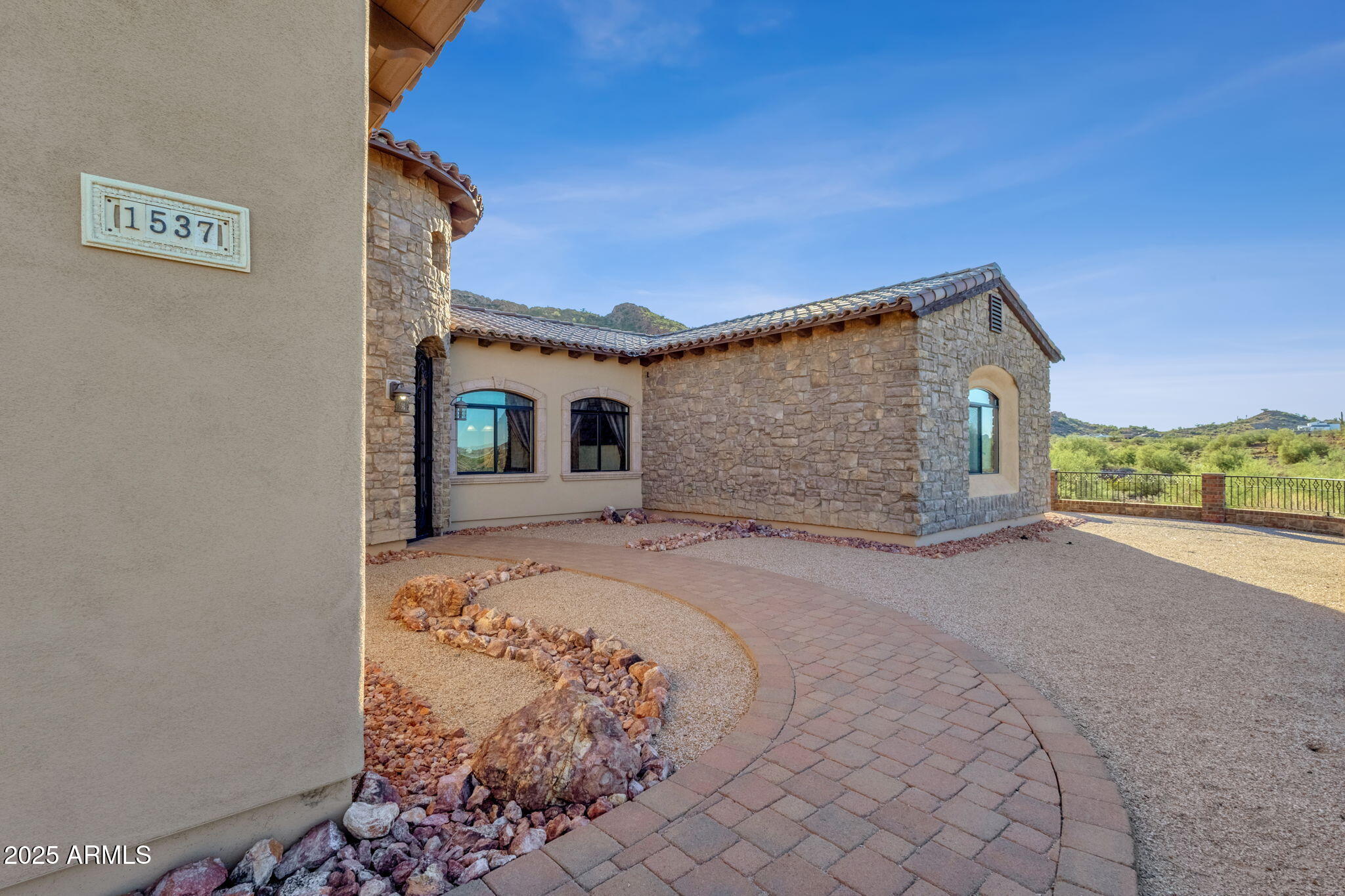 1537 W BUTTE CREEK Boulevard