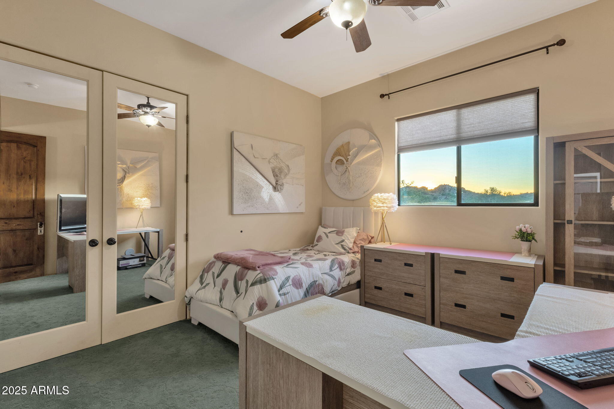 1537 W BUTTE CREEK Boulevard