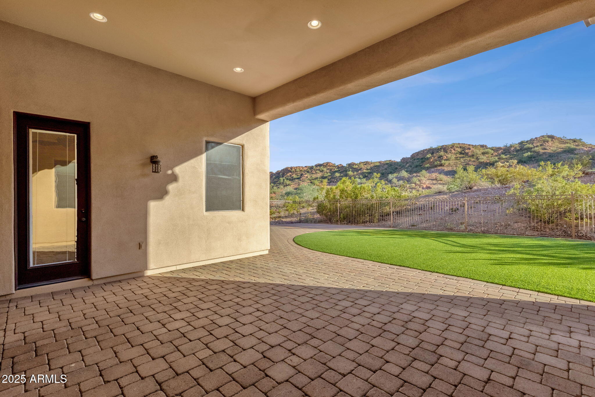 1537 W BUTTE CREEK Boulevard