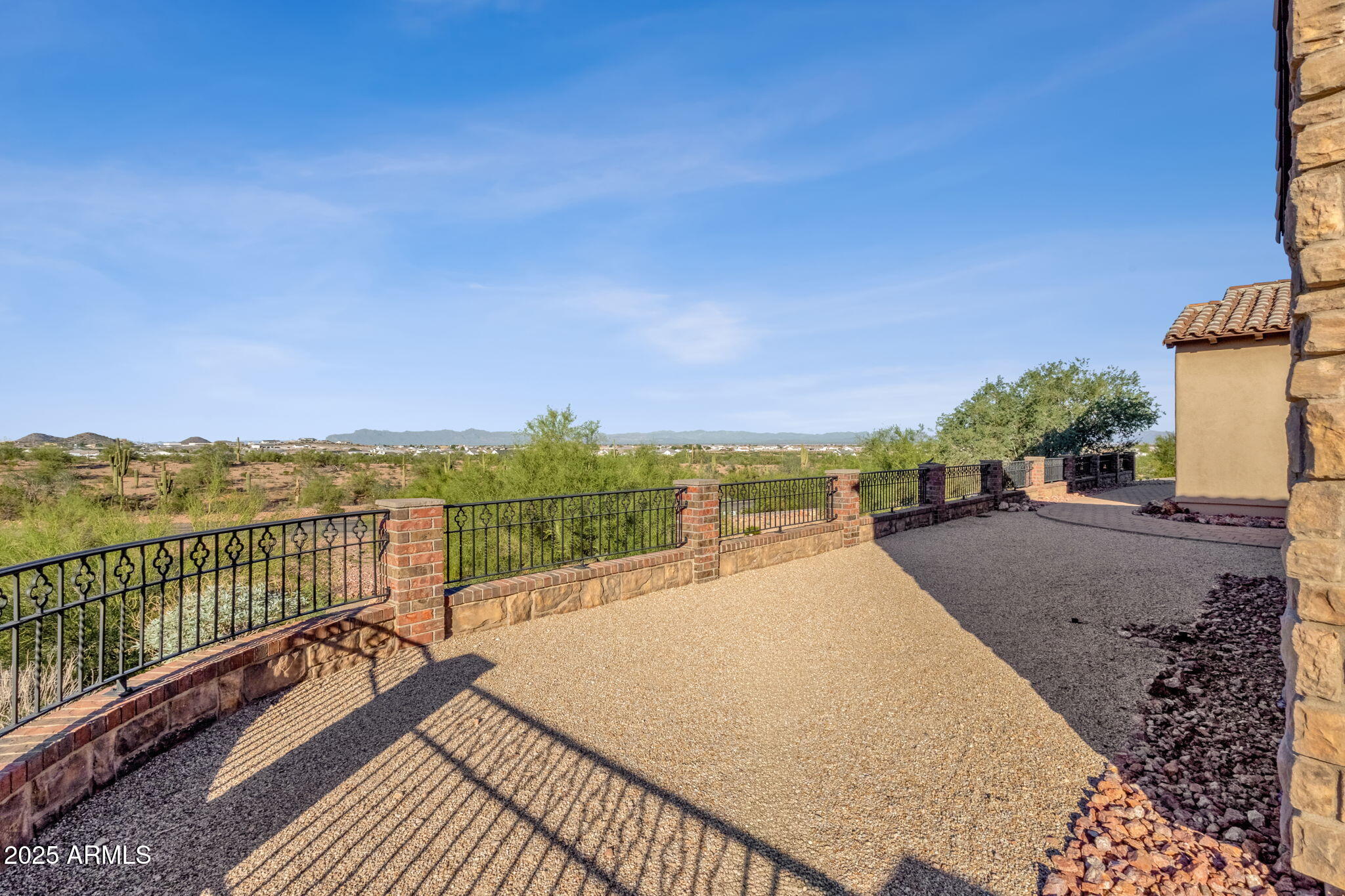 1537 W BUTTE CREEK Boulevard