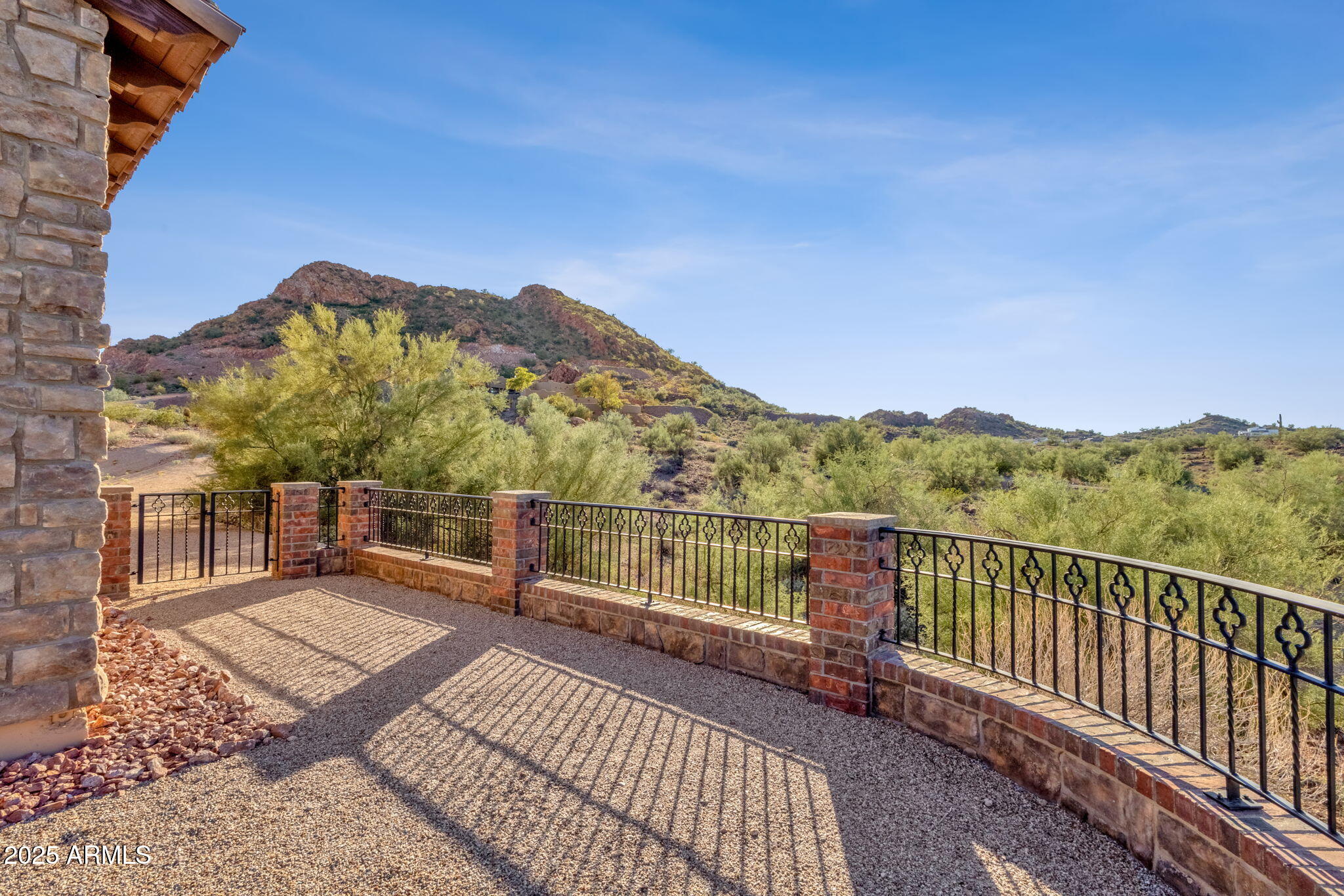 1537 W BUTTE CREEK Boulevard