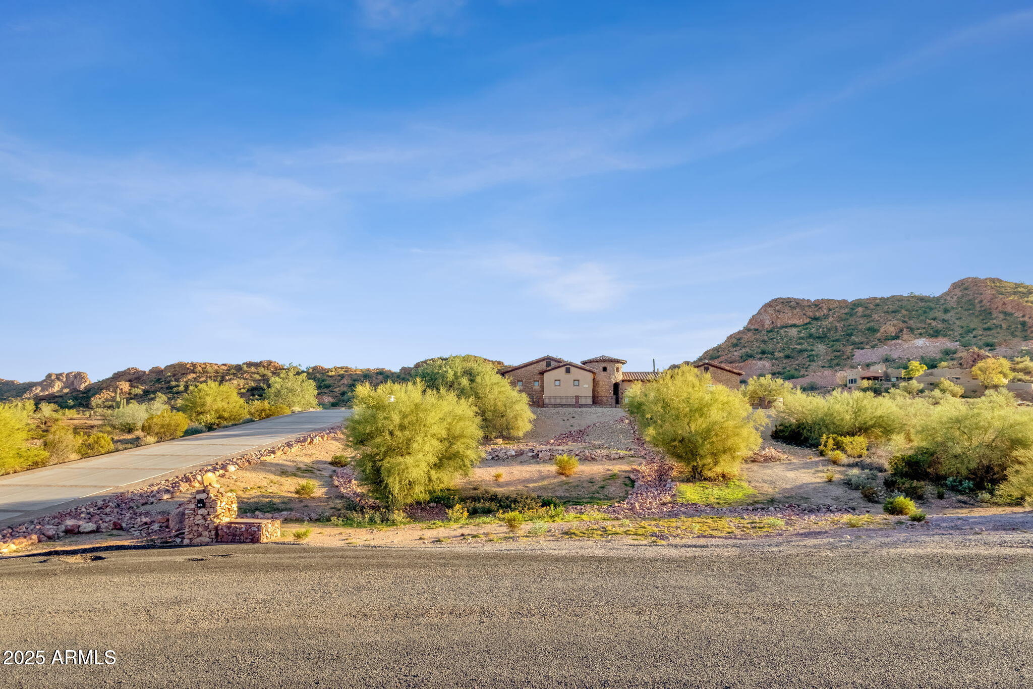1537 W BUTTE CREEK Boulevard