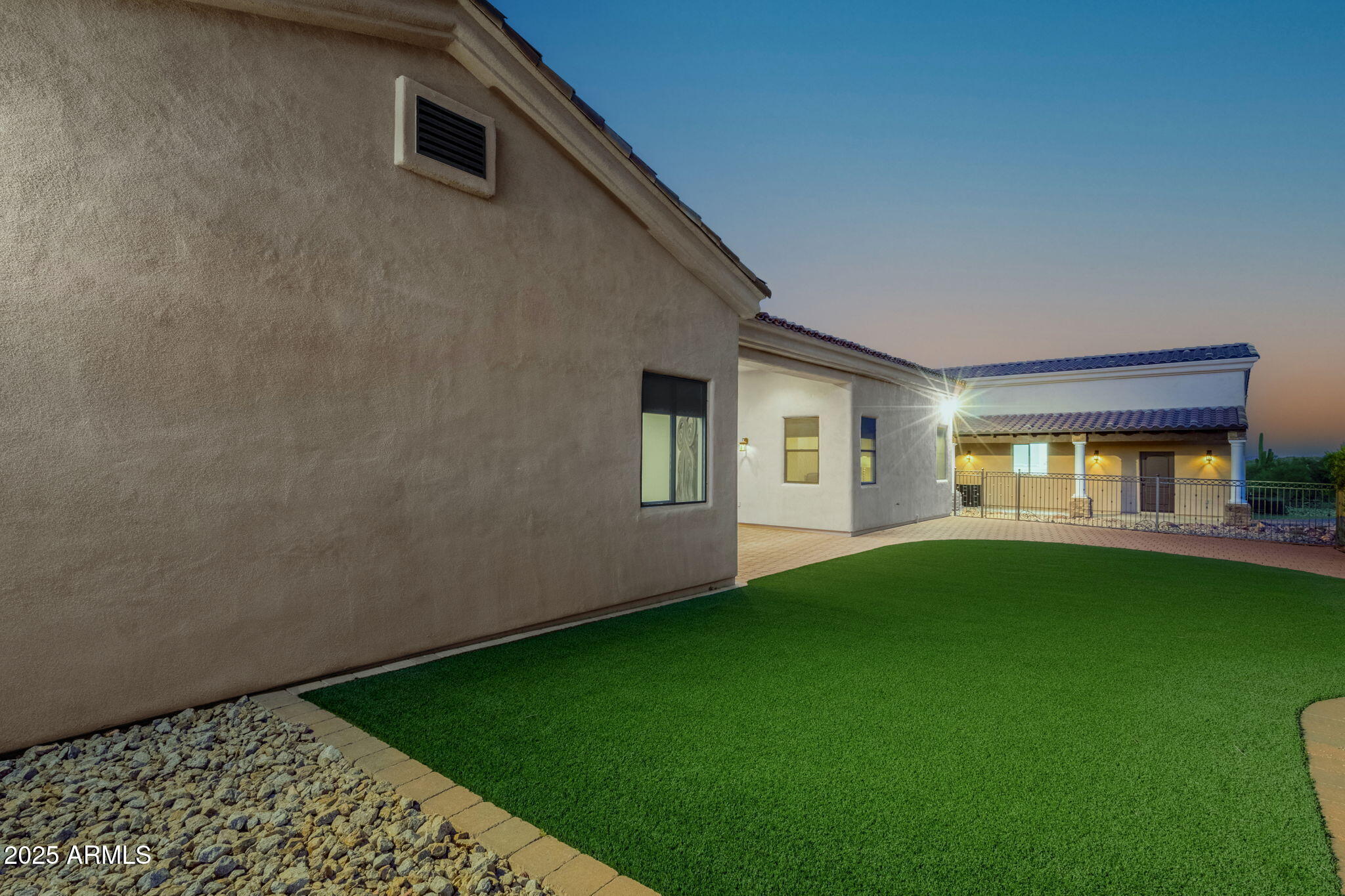 1537 W BUTTE CREEK Boulevard