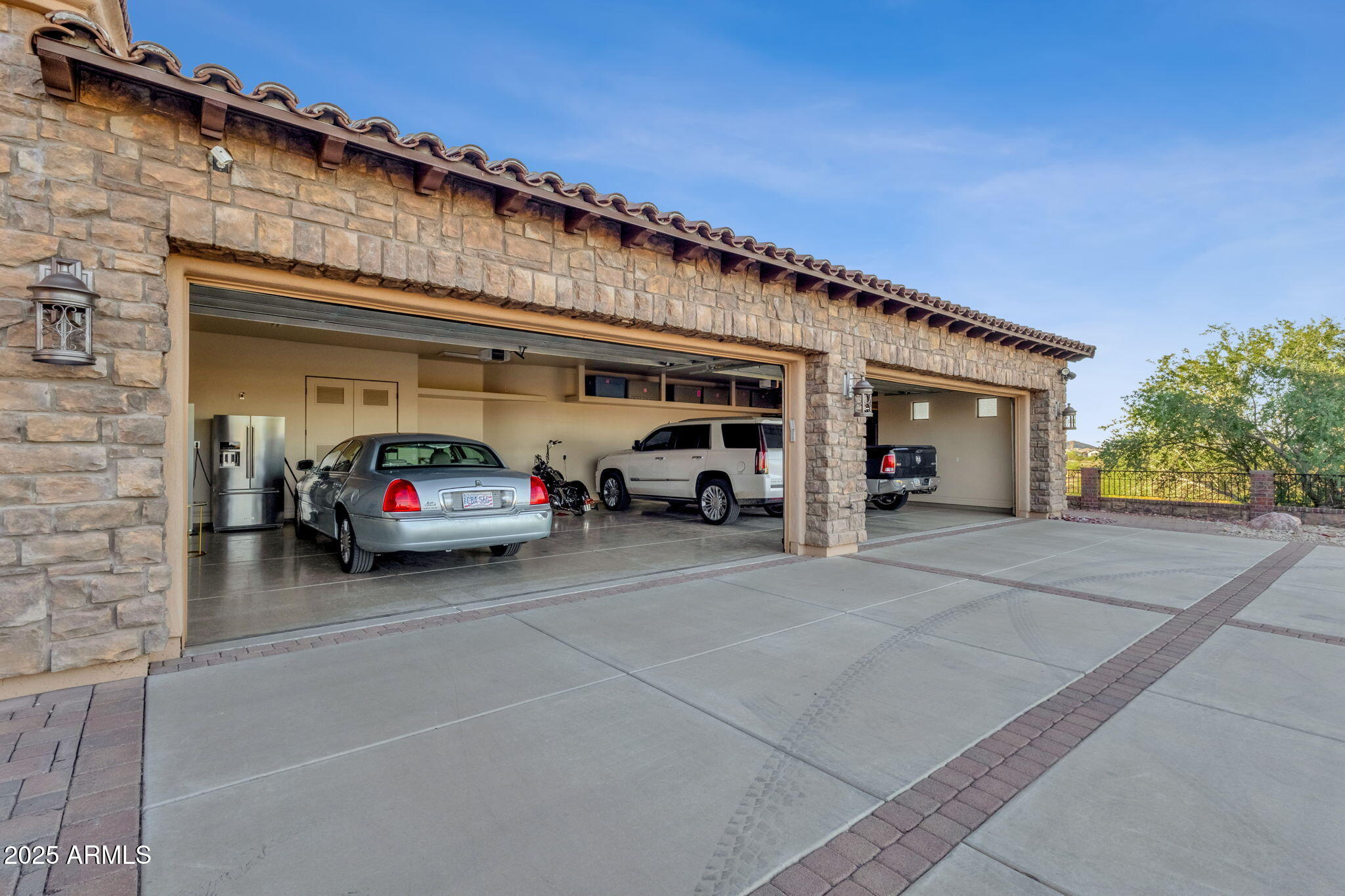 1537 W BUTTE CREEK Boulevard