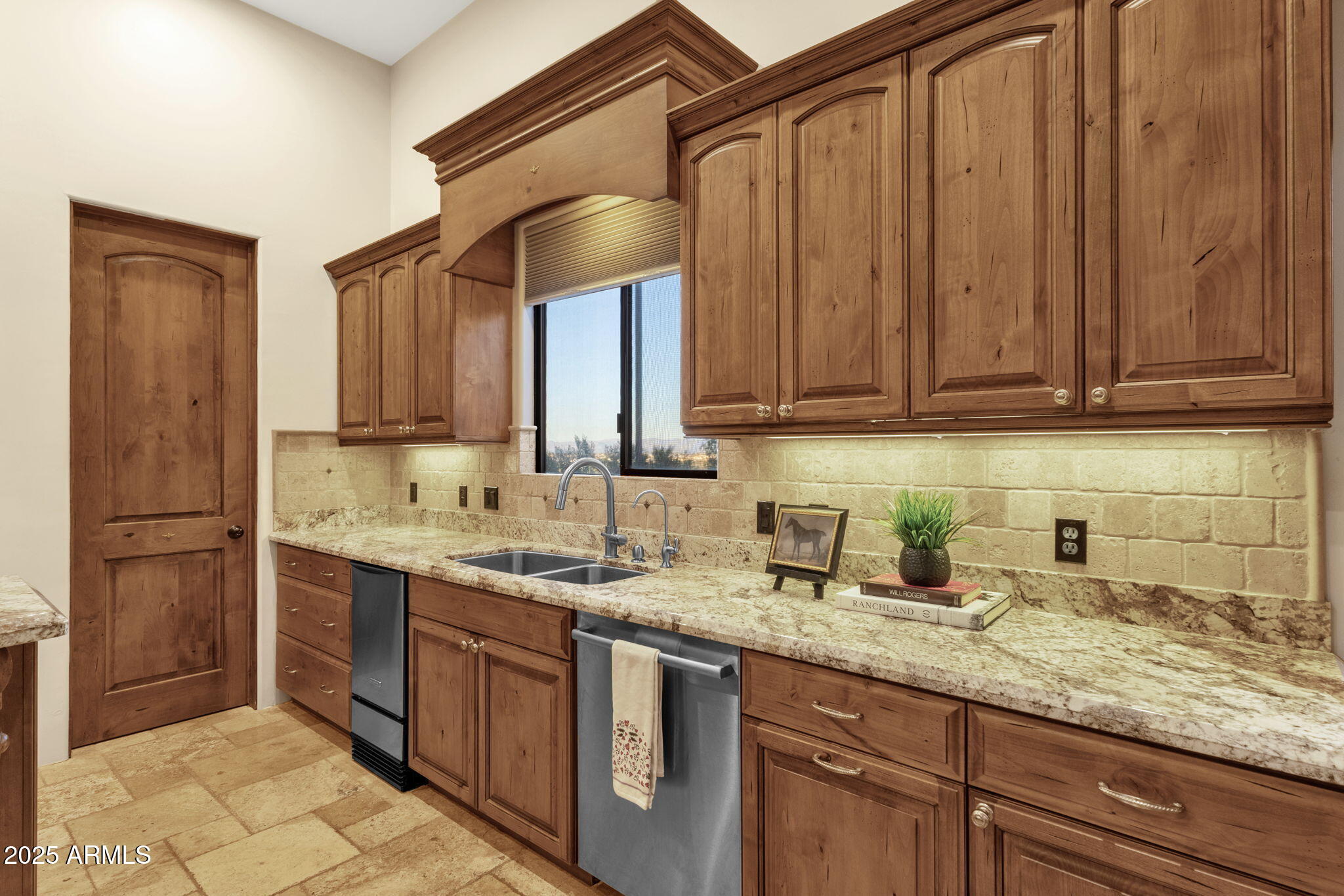 1537 W BUTTE CREEK Boulevard