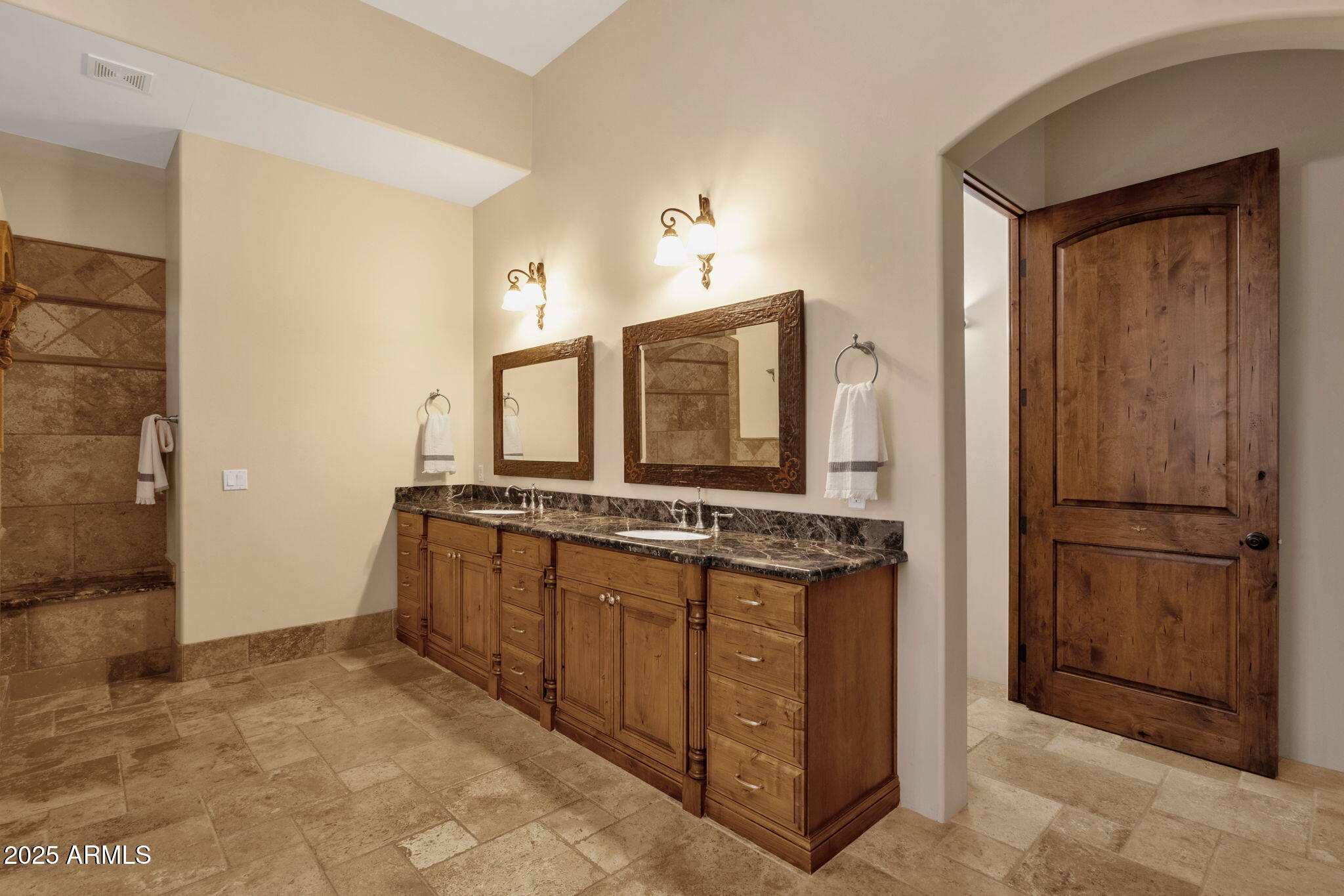 1537 W BUTTE CREEK Boulevard