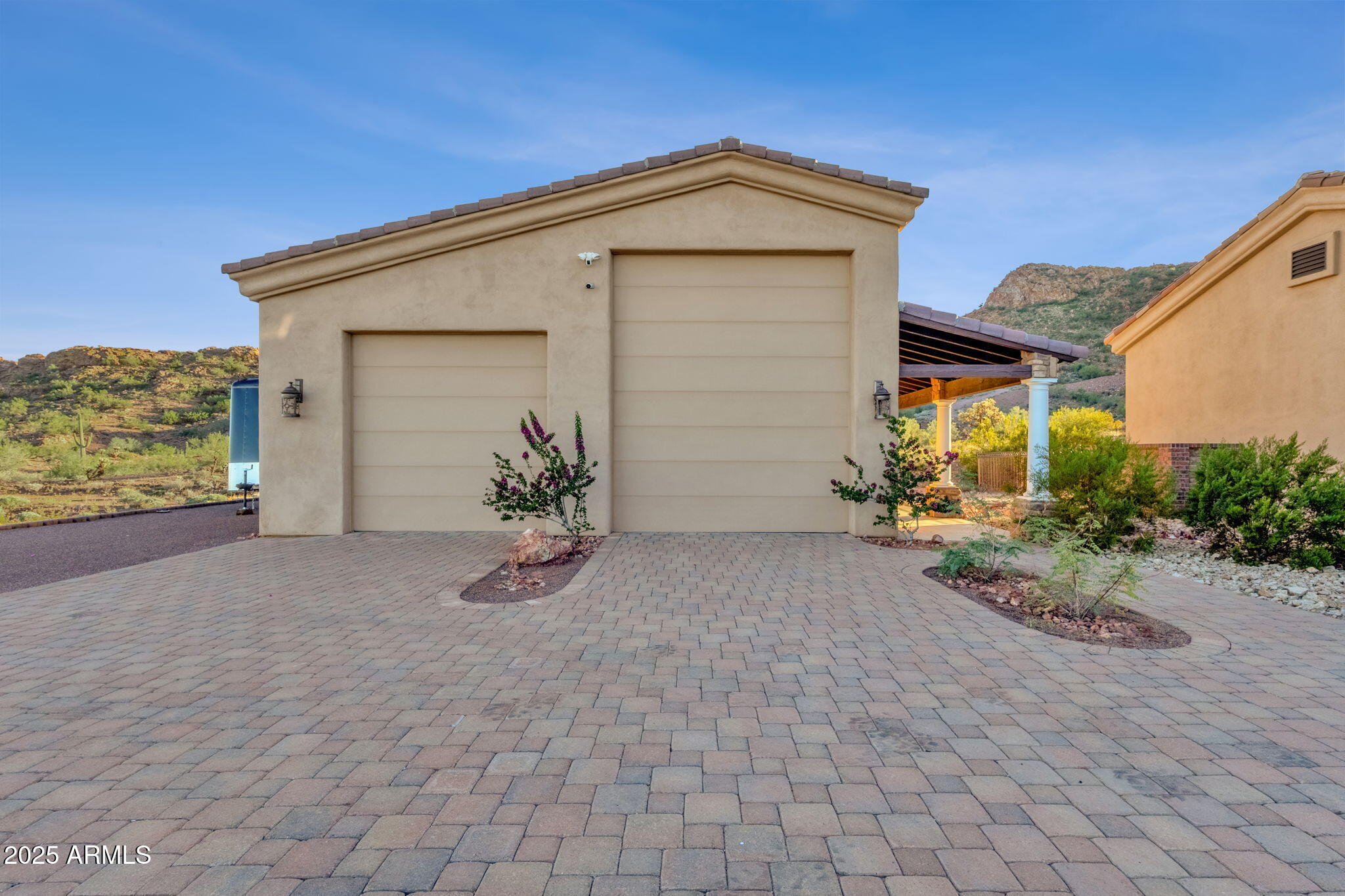 1537 W BUTTE CREEK Boulevard