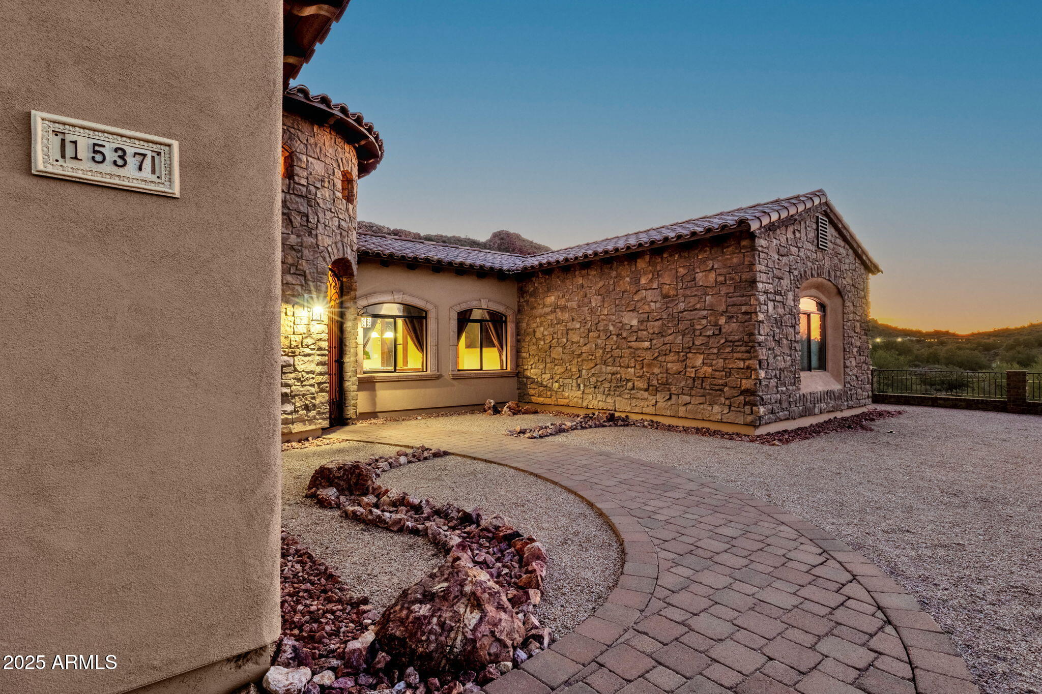 1537 W BUTTE CREEK Boulevard