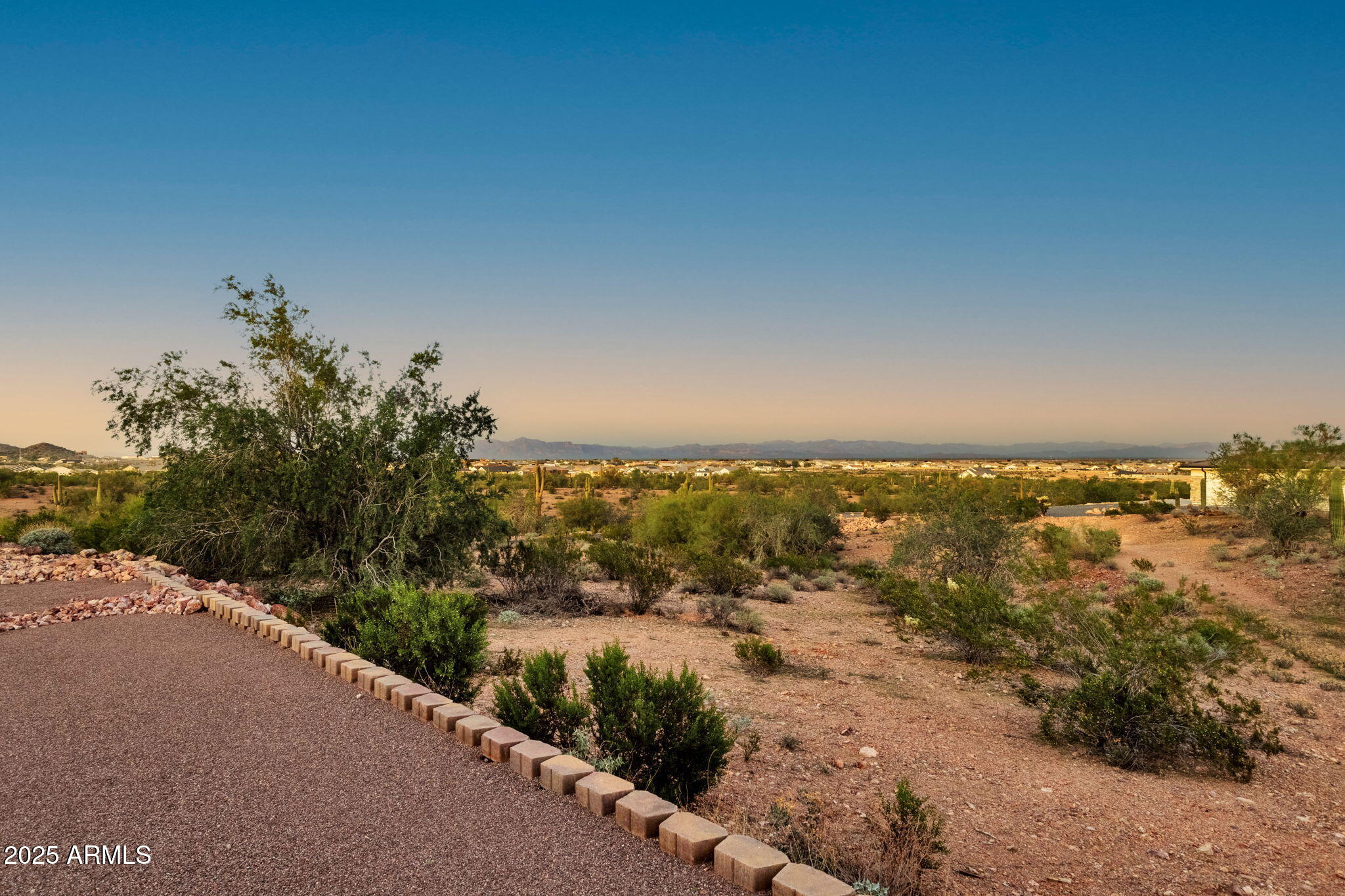 1537 W BUTTE CREEK Boulevard