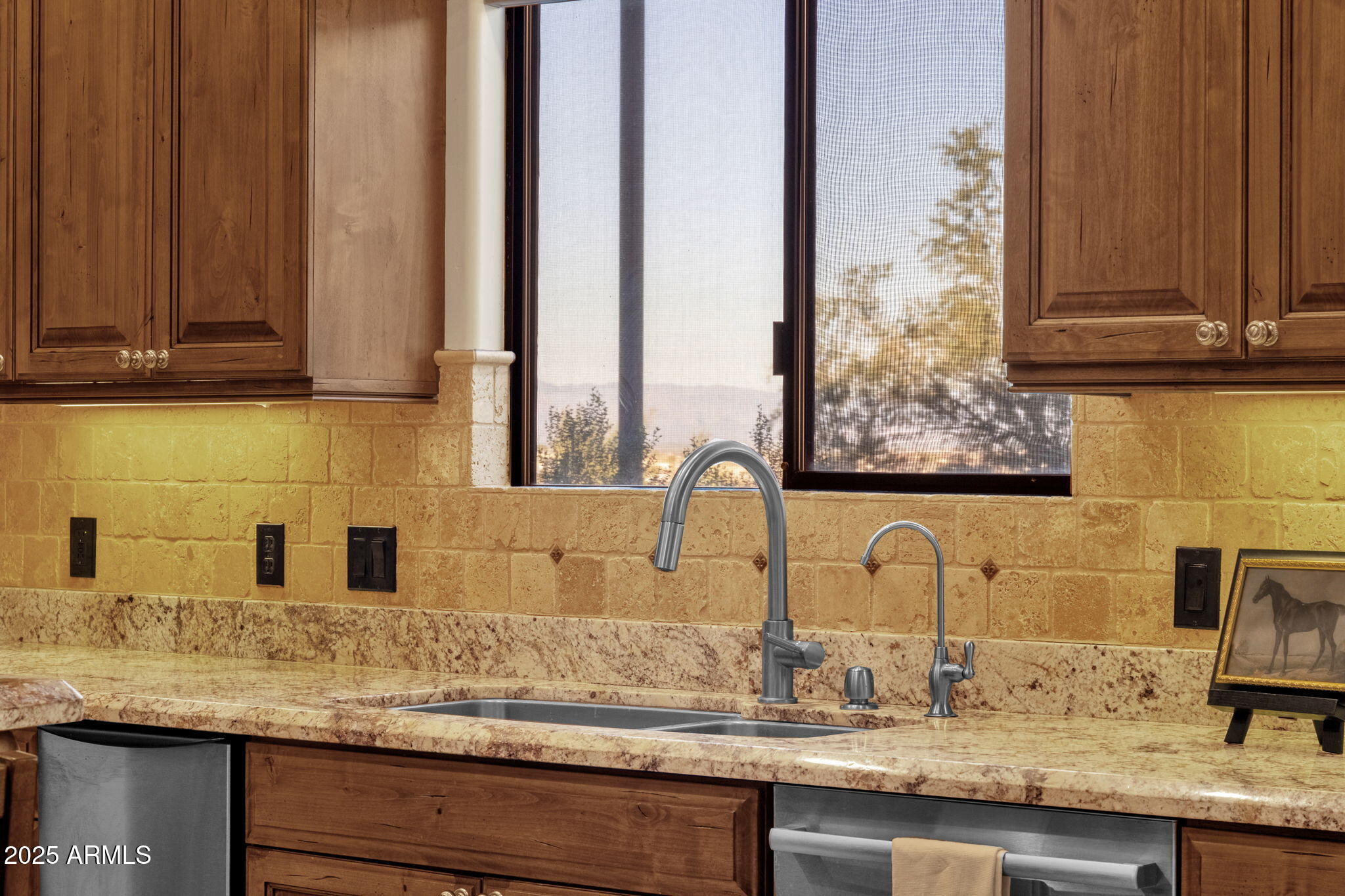 1537 W BUTTE CREEK Boulevard