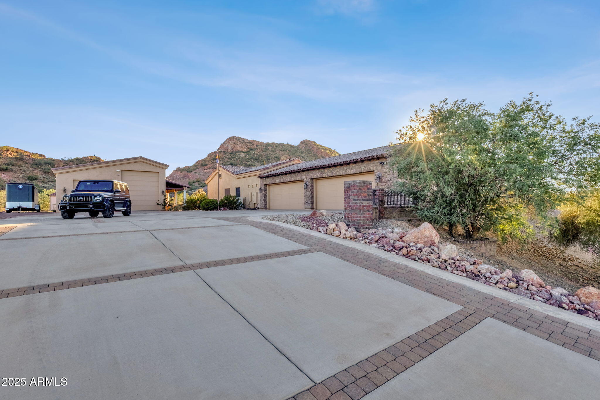 1537 W BUTTE CREEK Boulevard