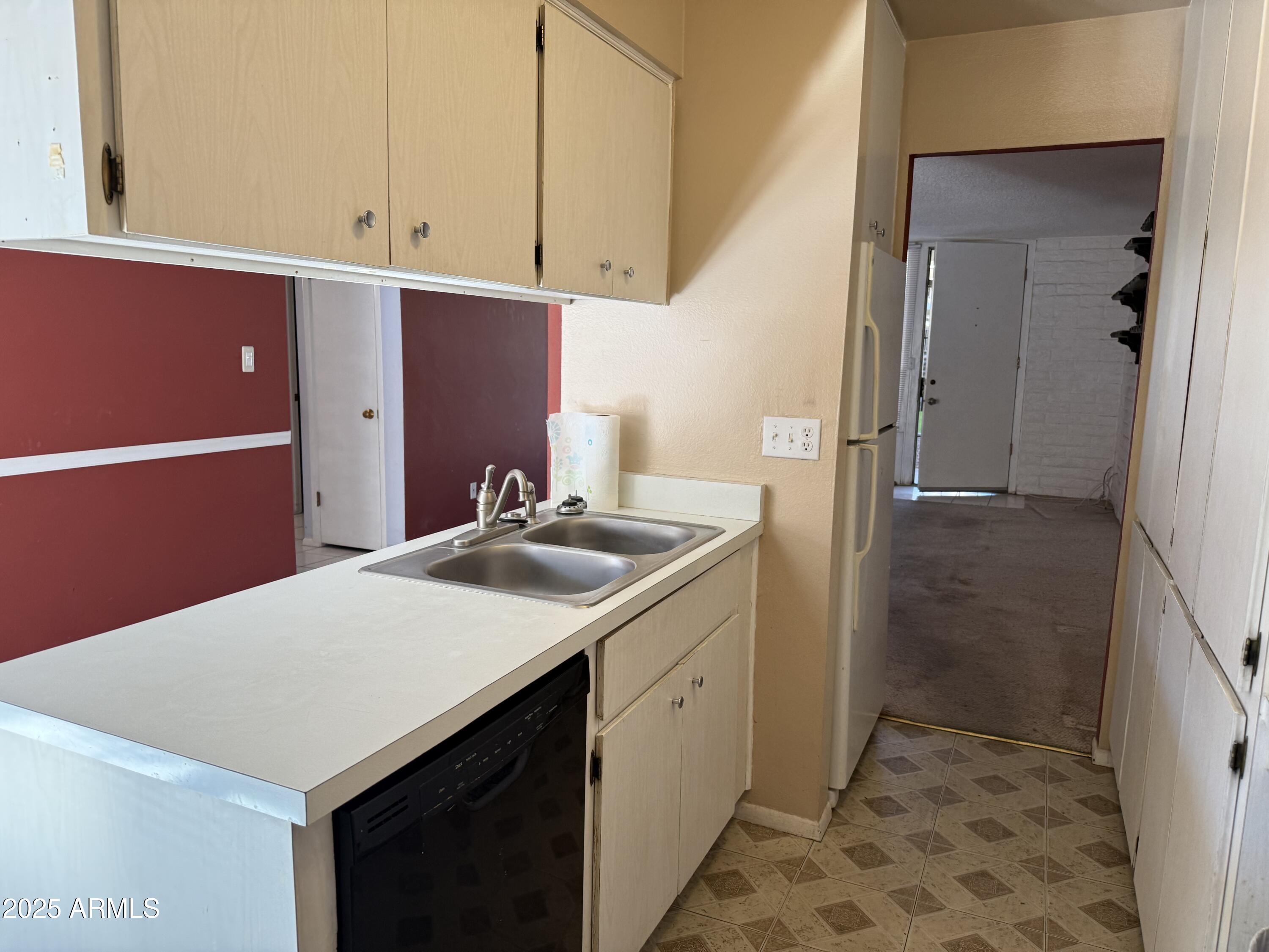 3737 E TURNEY Avenue, 122