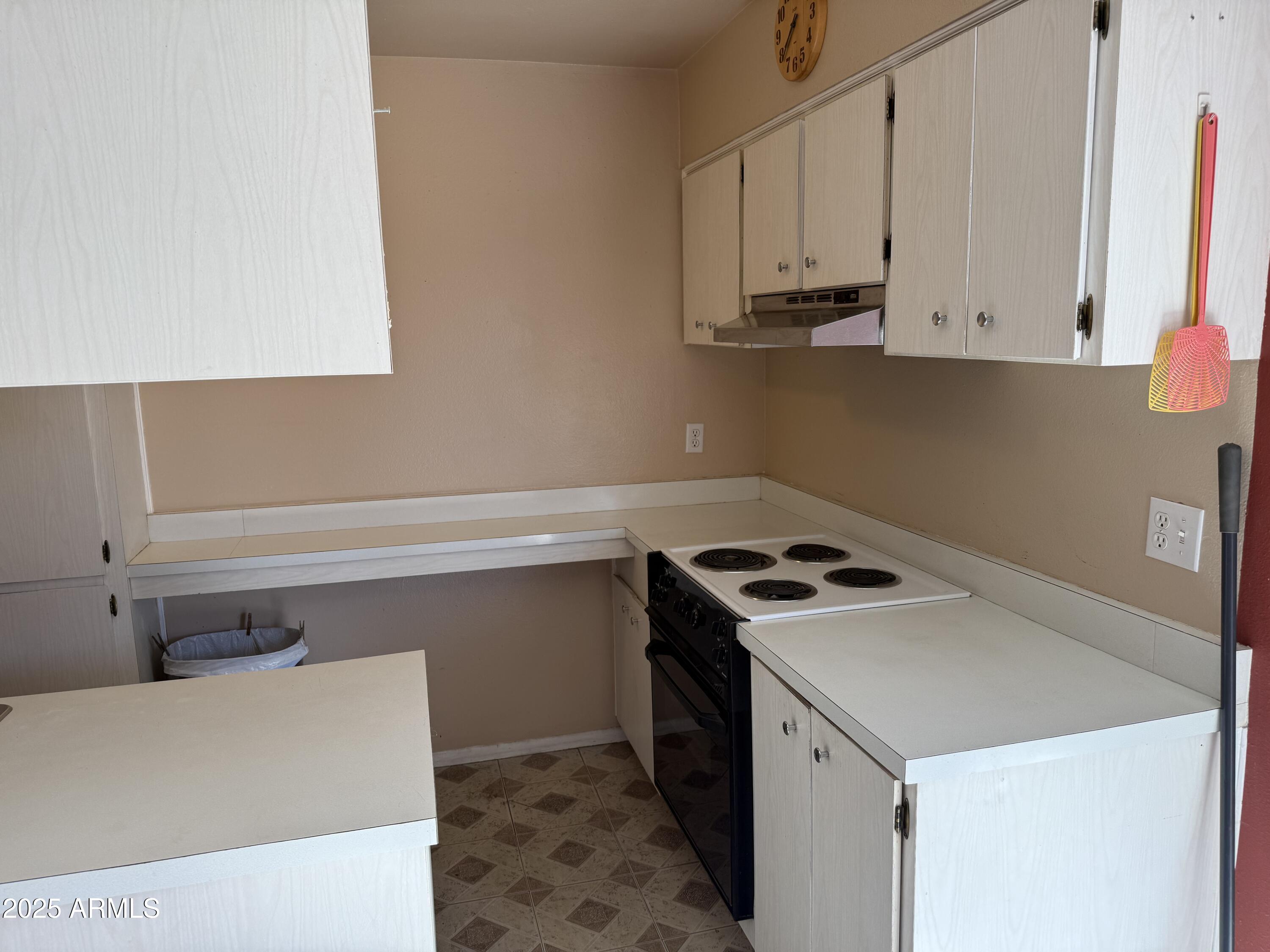 3737 E TURNEY Avenue, 122